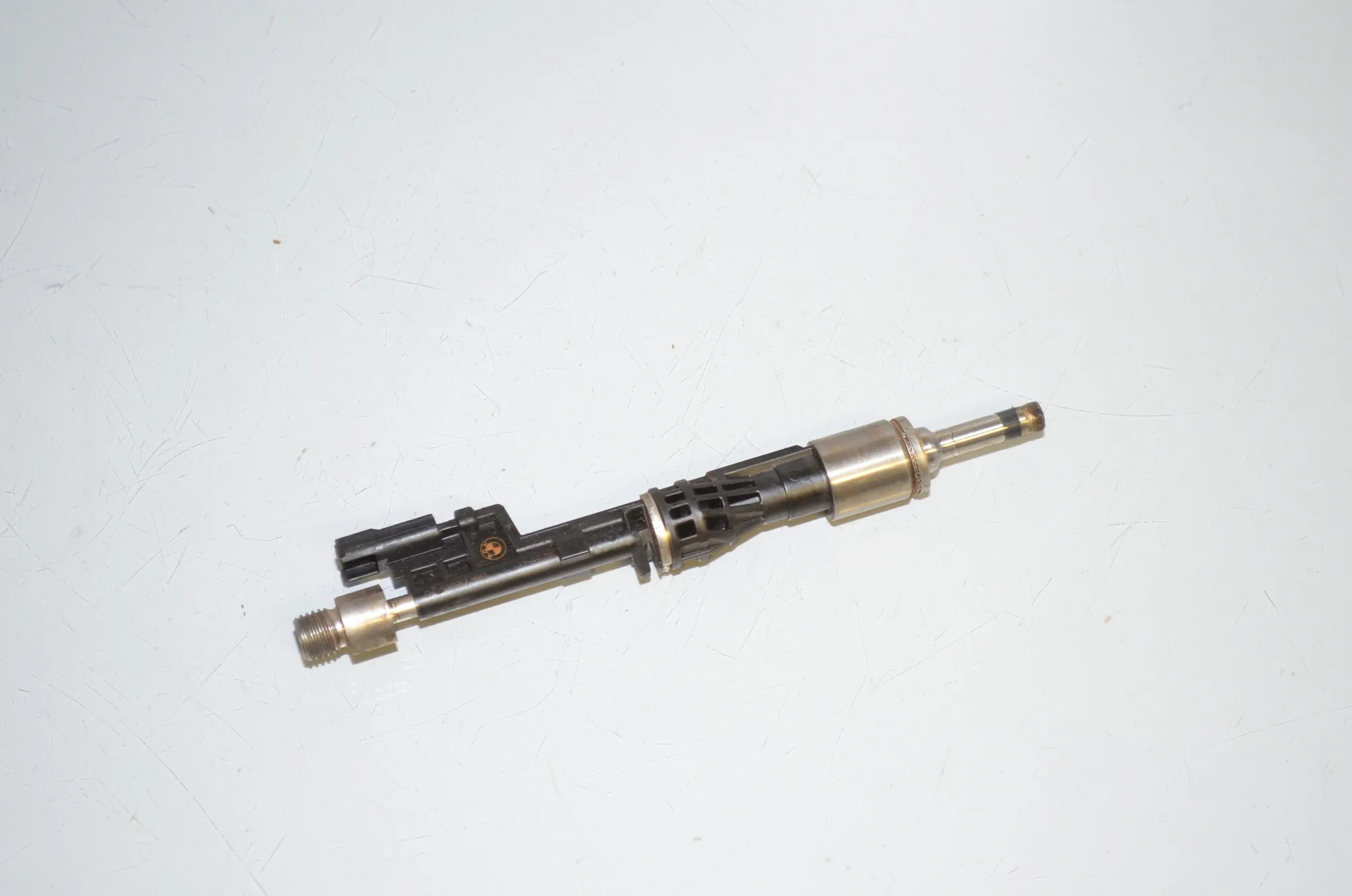 Fuel Injector – OEM 7568607 · BMW 5 (F10) BMW 5 (F10) 535 i xDrive 2012 – 2