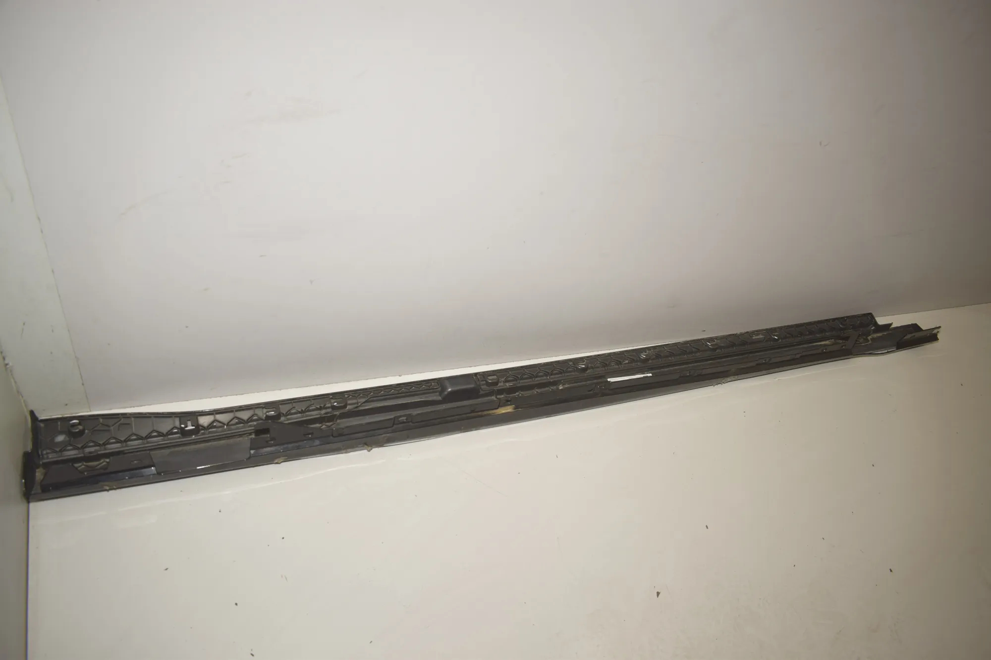 Right Side Sideskirt – OEM 8737831 · BMW iX (I20) BMW iX (I20) xDrive 40 2021 – 2