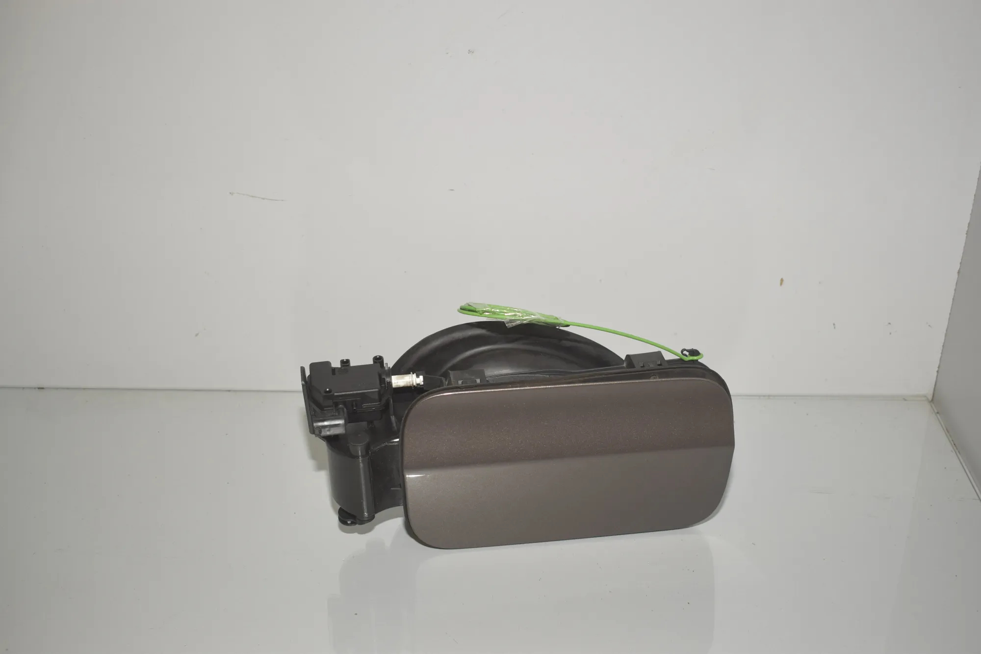 Fuel Tank Flap Cap – OEM 7238100 · BMW 3 (F30, F80) 330 d 2014