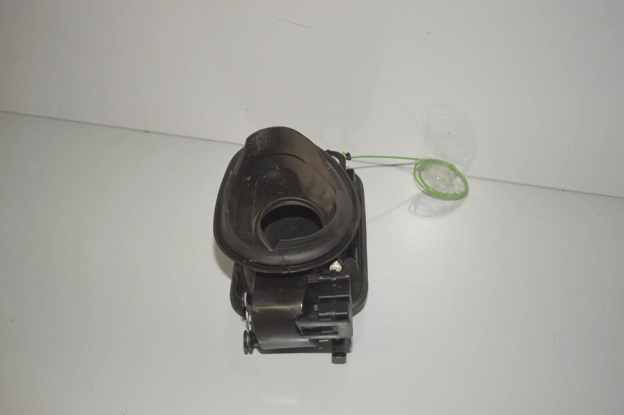 Fuel Tank Flap Cap – OEM 7238100 · BMW 3 (F30, F80) 330 d 2014 – 6