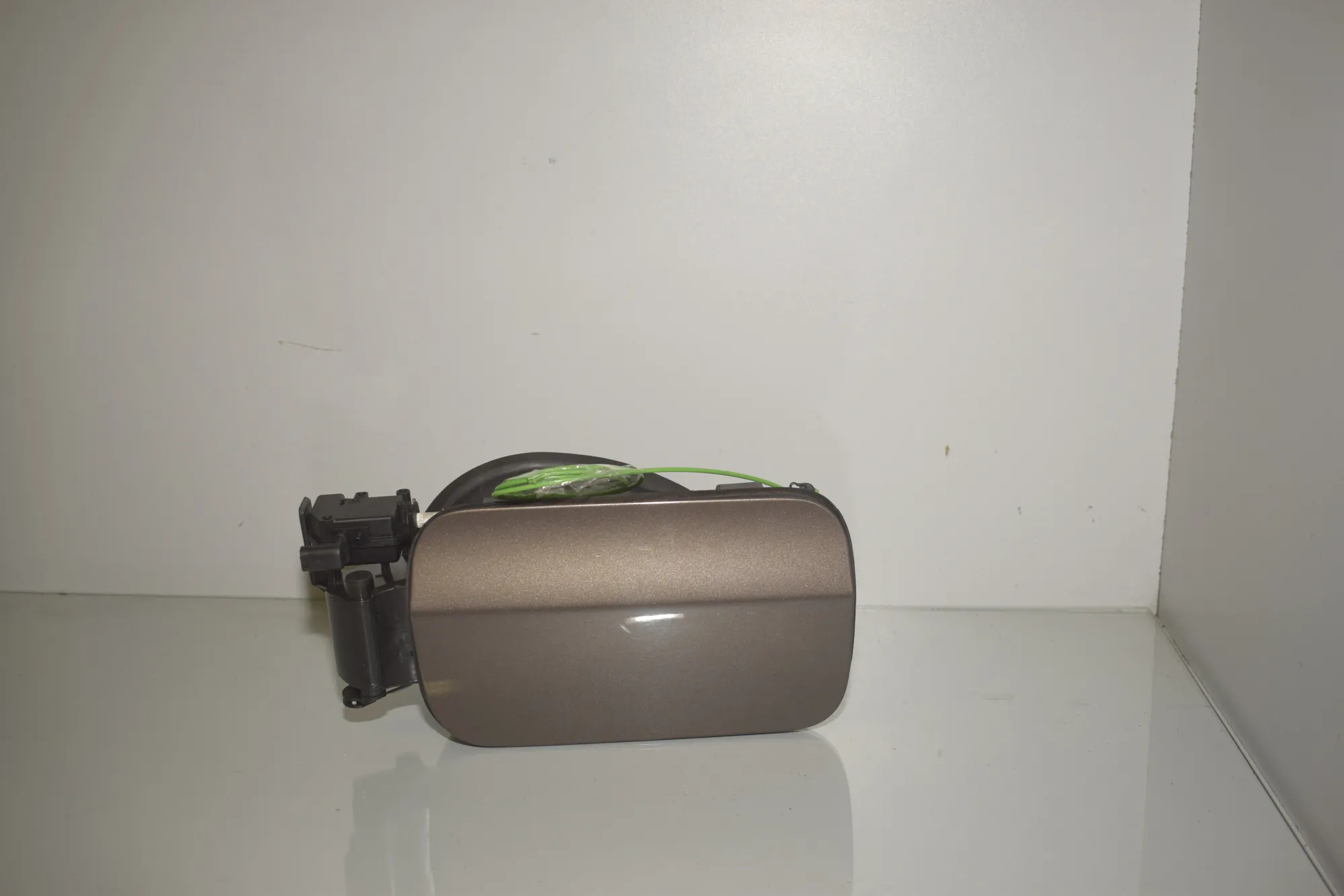 Fuel Tank Flap Cap – OEM 7238100 · BMW 3 (F30, F80) 330 d 2014 – 2