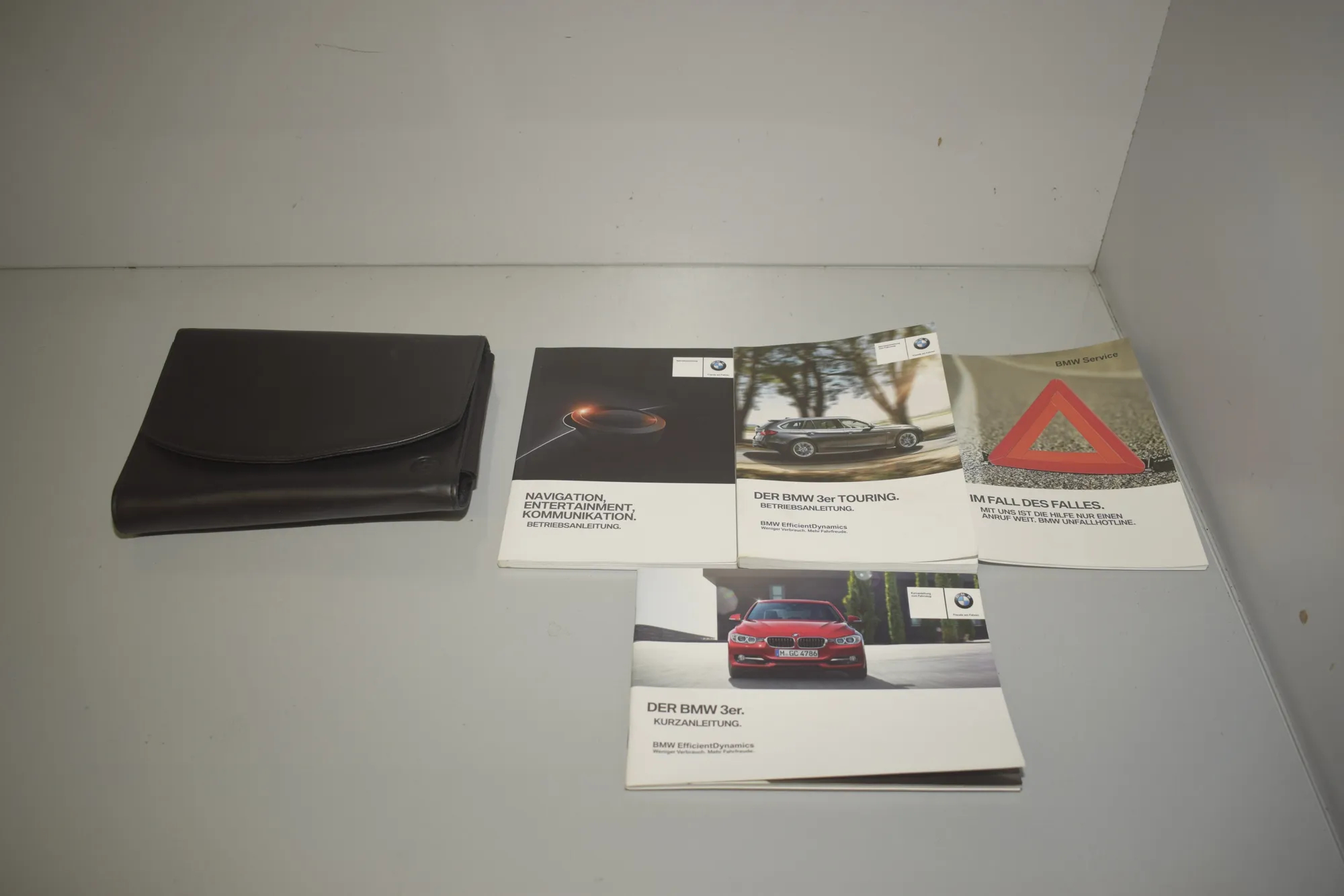 Manual Service Book – OEM 01402922325 · BMW 3 (F30, F80) 330 d 2014 – 3