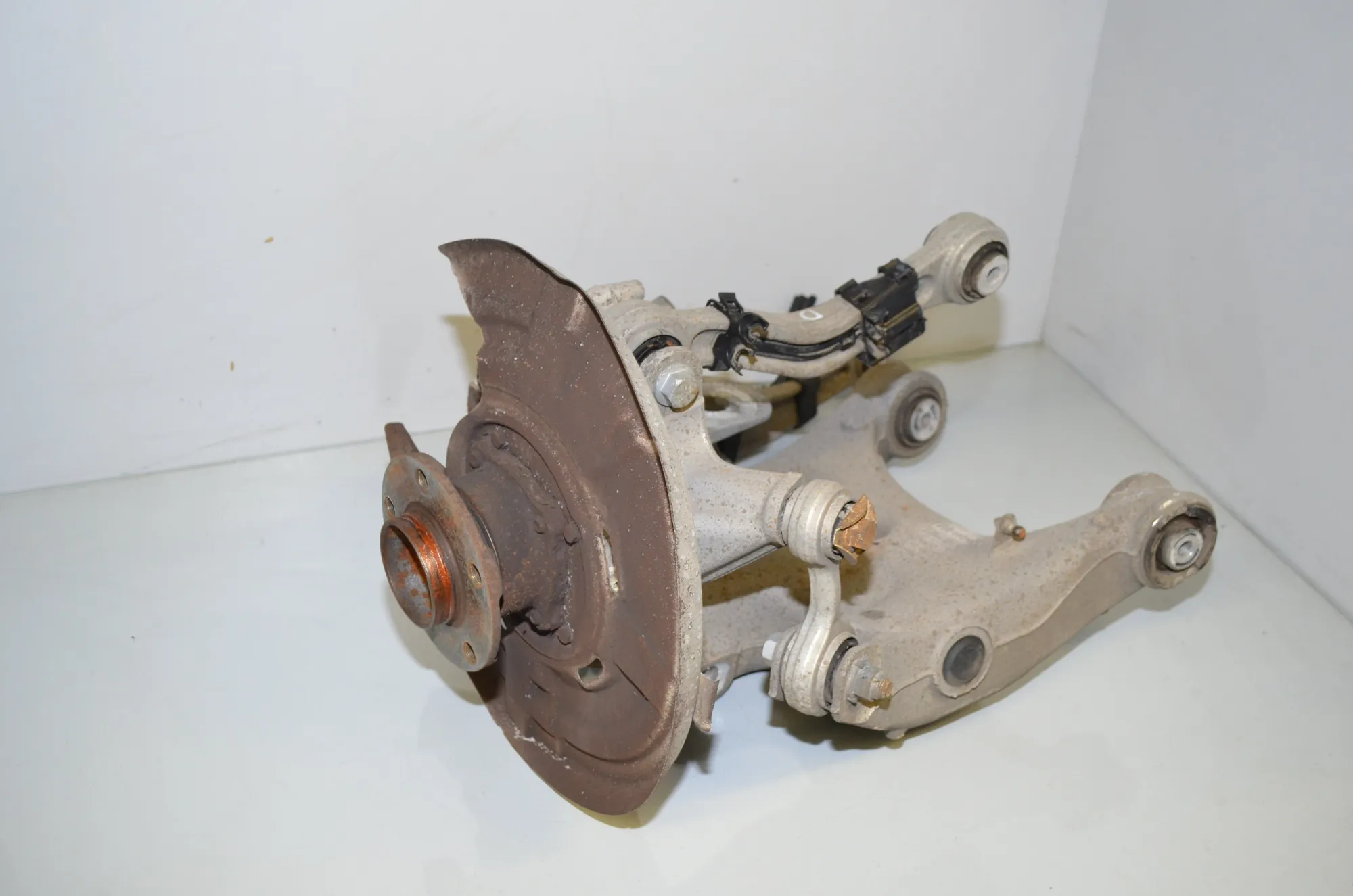 Rear Right Wheel Hub – OEM 33326796100 · BMW 5 Touring (F11) 530 d 2010