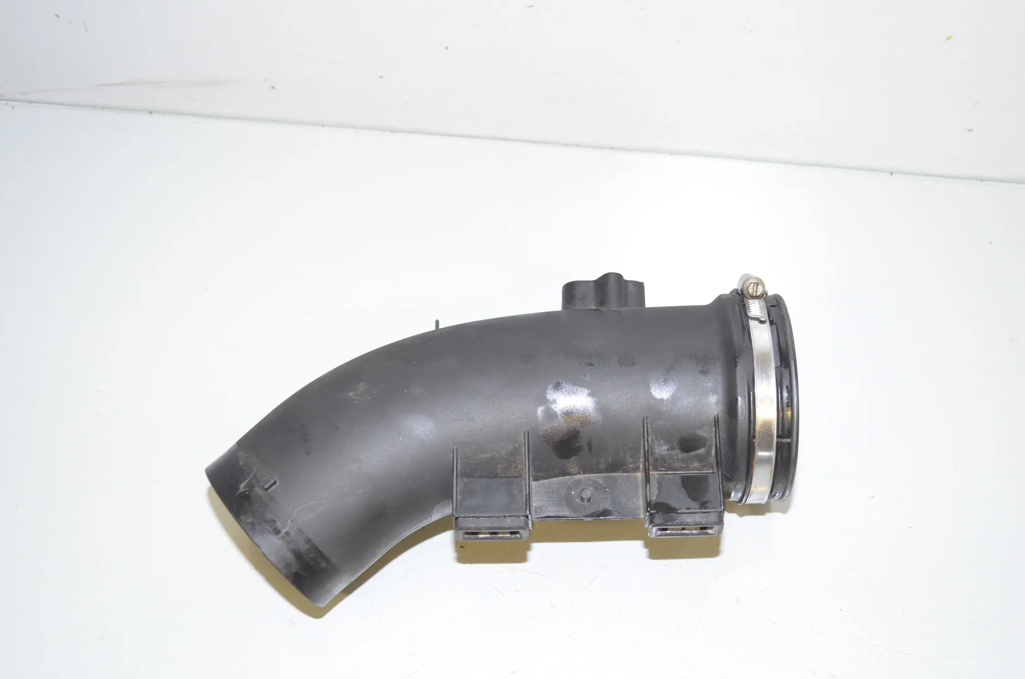 Air Intake Tube – OEM 1054695 · BMW 5 Touring (F11) 535 i xDrive 2012 – 2