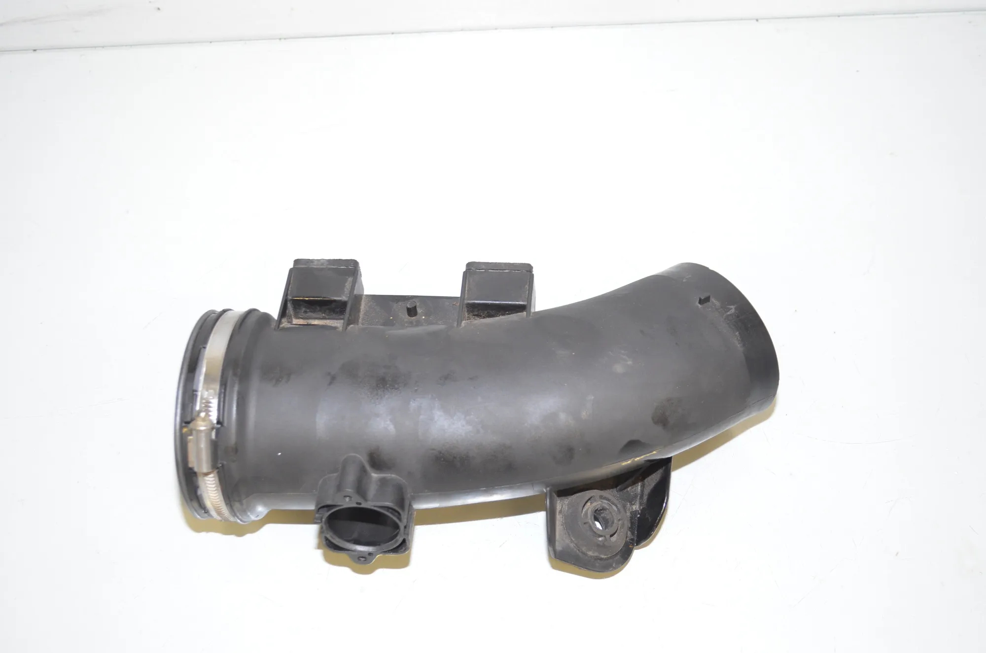 Air Intake Tube – OEM 1054695 · BMW 5 Touring (F11) 535 i xDrive 2012