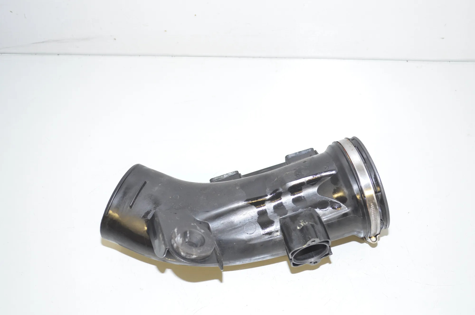 Air Intake Tube – OEM 1054695 · BMW 5 Touring (F11) 535 i xDrive 2012 – 3