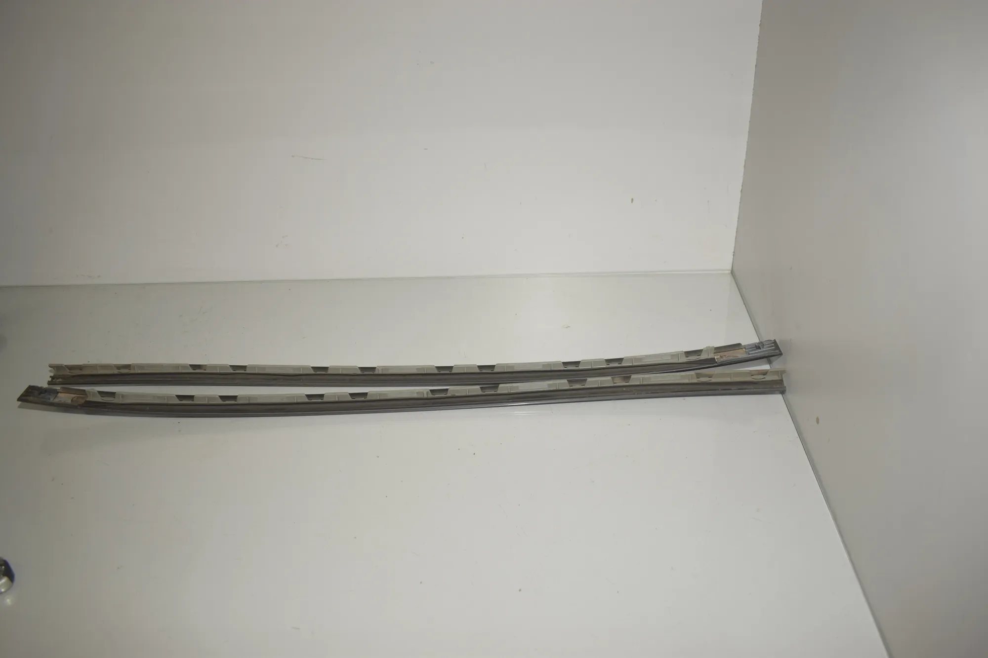 Front Windshield Trim – OEM 7362463 · BMW 5 Touring (F11) 530 d xDrive 2015 – 3