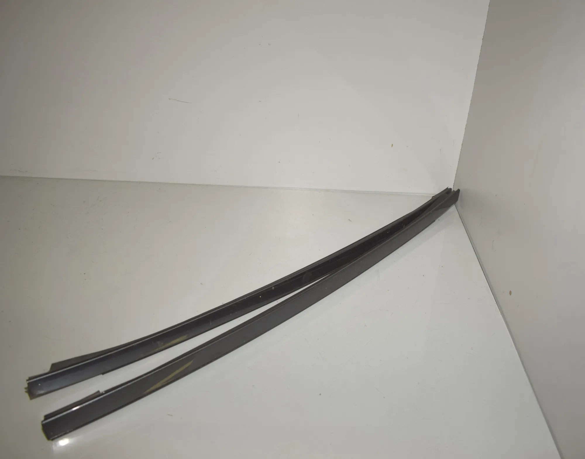 Front Windshield Trim – OEM 7362463 · BMW 5 Touring (F11) 530 d xDrive 2015 – 5