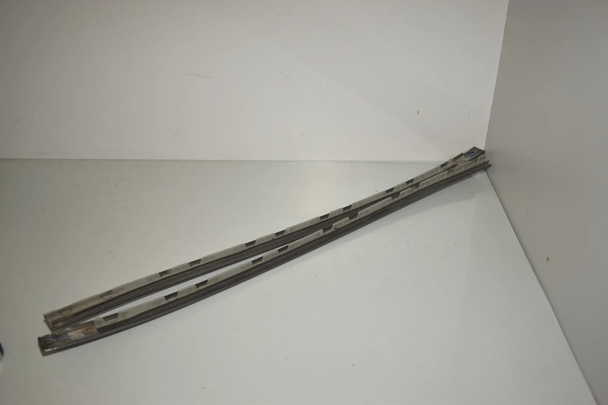 Front Windshield Trim – OEM 7362463 · BMW 5 Touring (F11) 530 d xDrive 2015 – 4