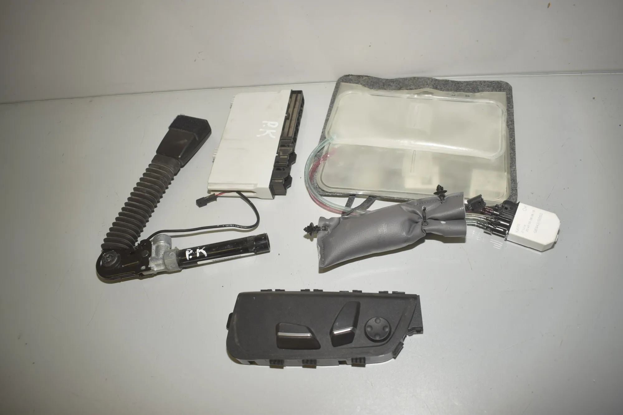 Other Seat Parts – OEM 9270381 · BMW 5 Touring (F11) 530 d xDrive 2015 – 2