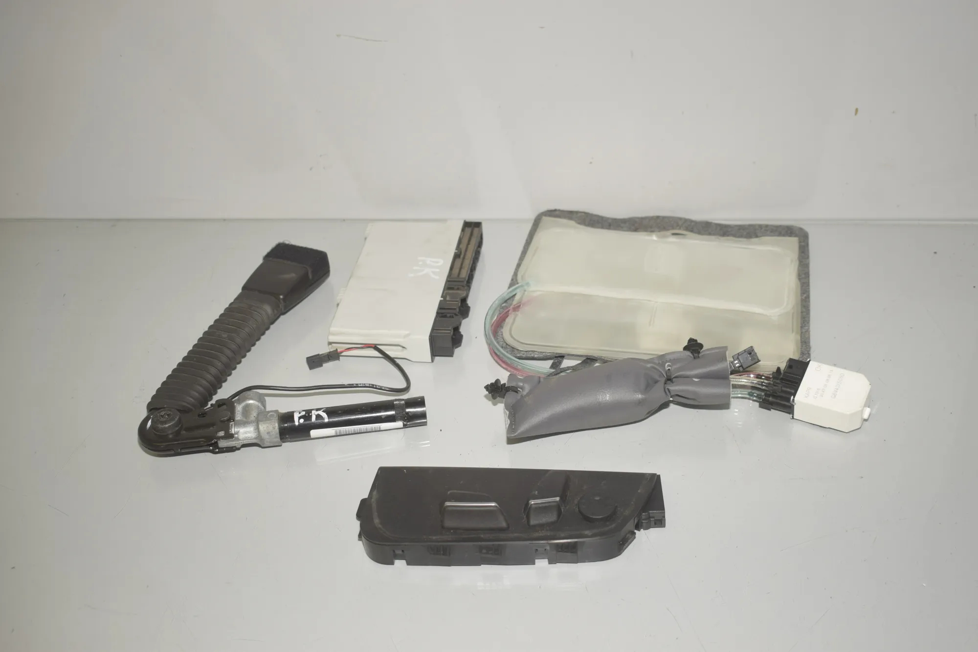Other Seat Parts – OEM 9270381 · BMW 5 Touring (F11) 530 d xDrive 2015
