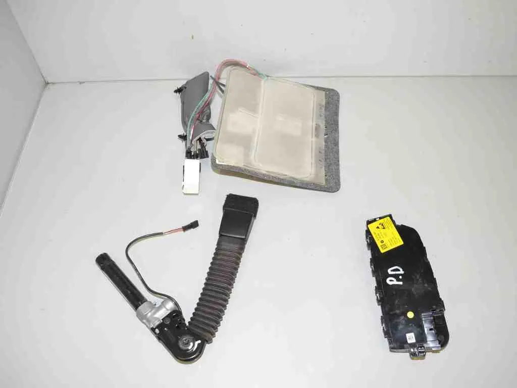 Other Seat Parts – OEM 61319273482 · BMW 5 Touring (F11) 530 d xDrive 2015 – 3