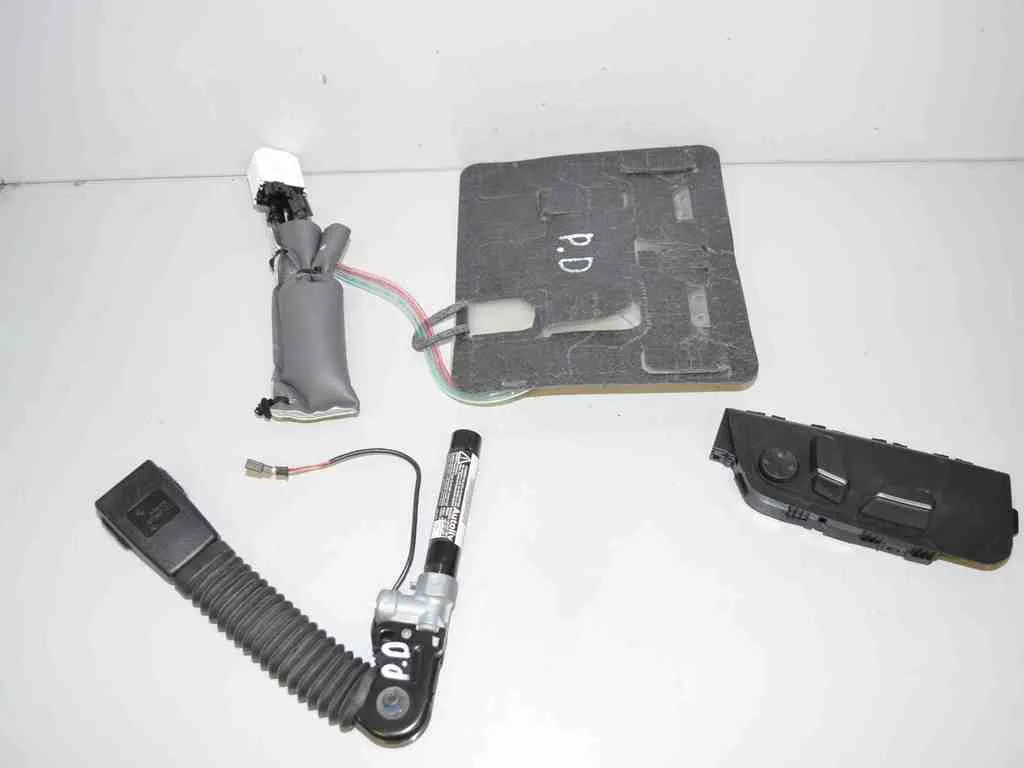 Other Seat Parts – OEM 61319273482 · BMW 5 Touring (F11) 530 d xDrive 2015