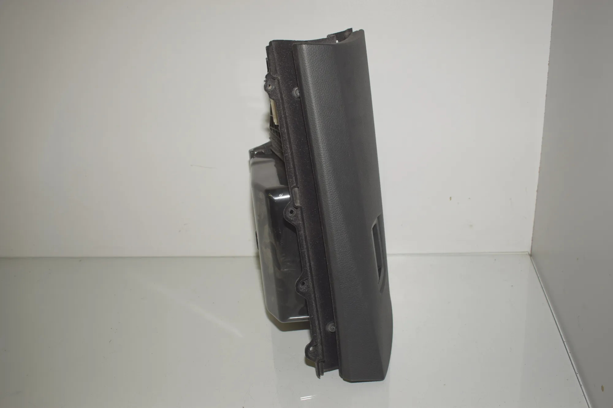 Glove Compartment – OEM 9173907 · BMW 5 Touring (F11) 530 d xDrive 2015 – 3