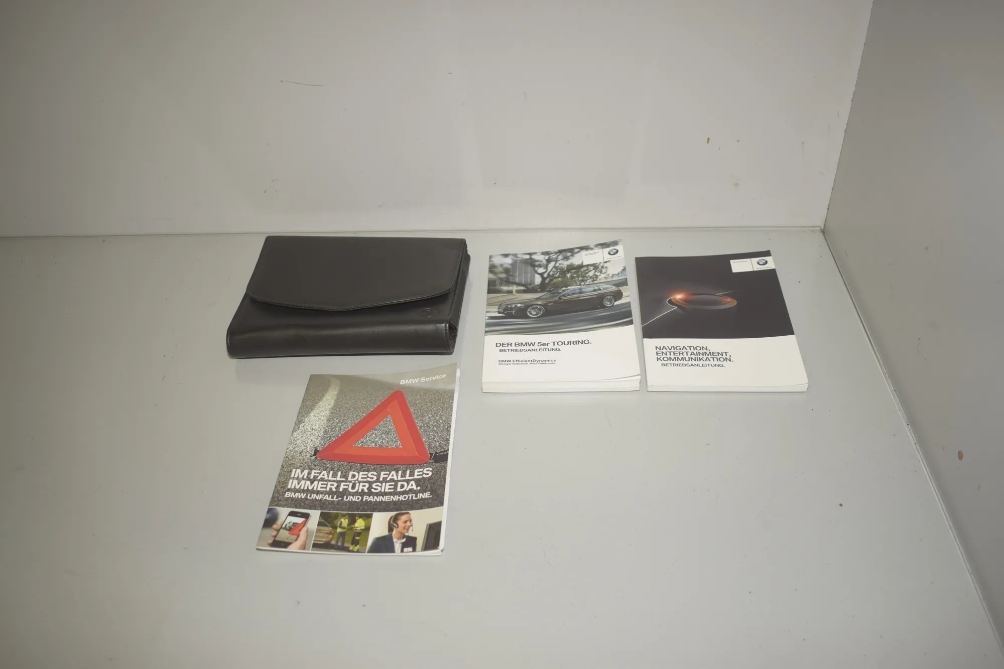 Manual Service Book – OEM BL292392702Q · BMW 5 Touring (F11) 530 d xDrive 2015
