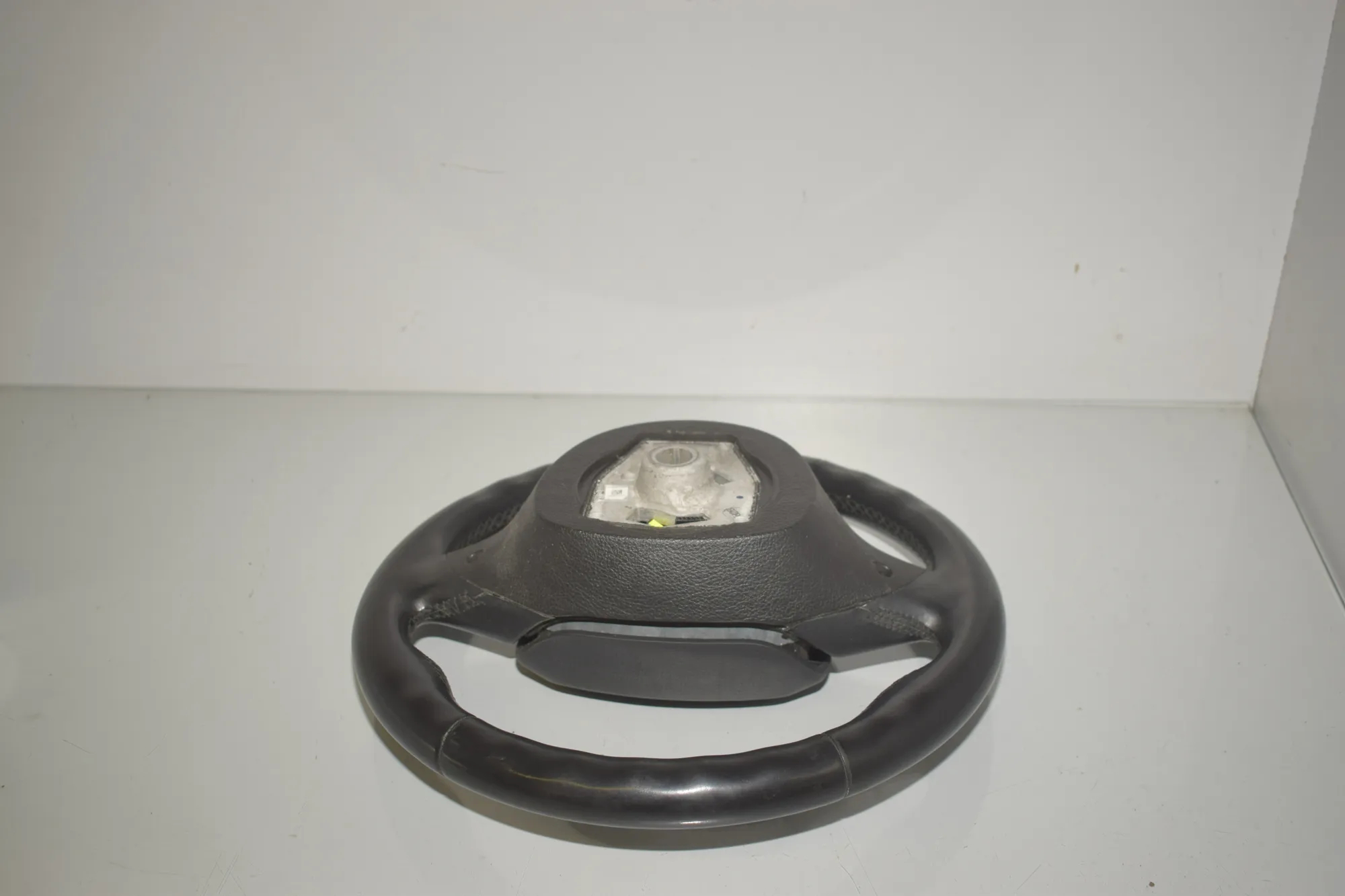 Steering Wheel – OEM 7575201 · BMW 5 Touring (F11) 530 d xDrive 2015 – 5