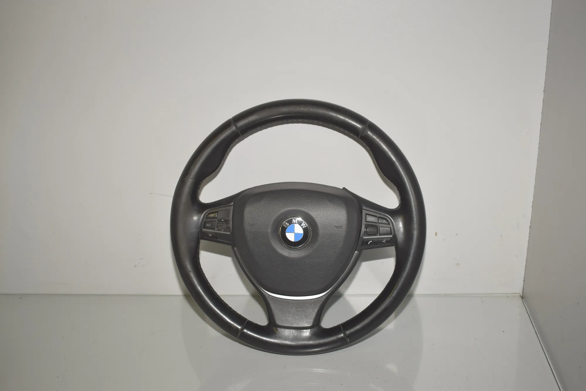 Steering Wheel – OEM 7575201 · BMW 5 Touring (F11) 530 d xDrive 2015 – 2