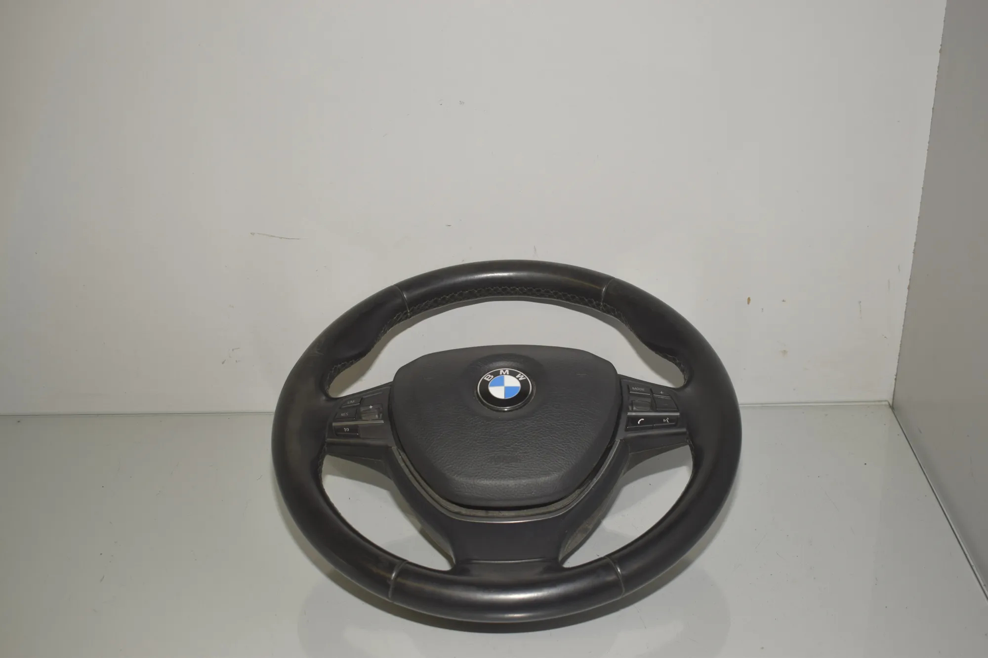 Steering Wheel – OEM 7575201 · BMW 5 Touring (F11) 530 d xDrive 2015