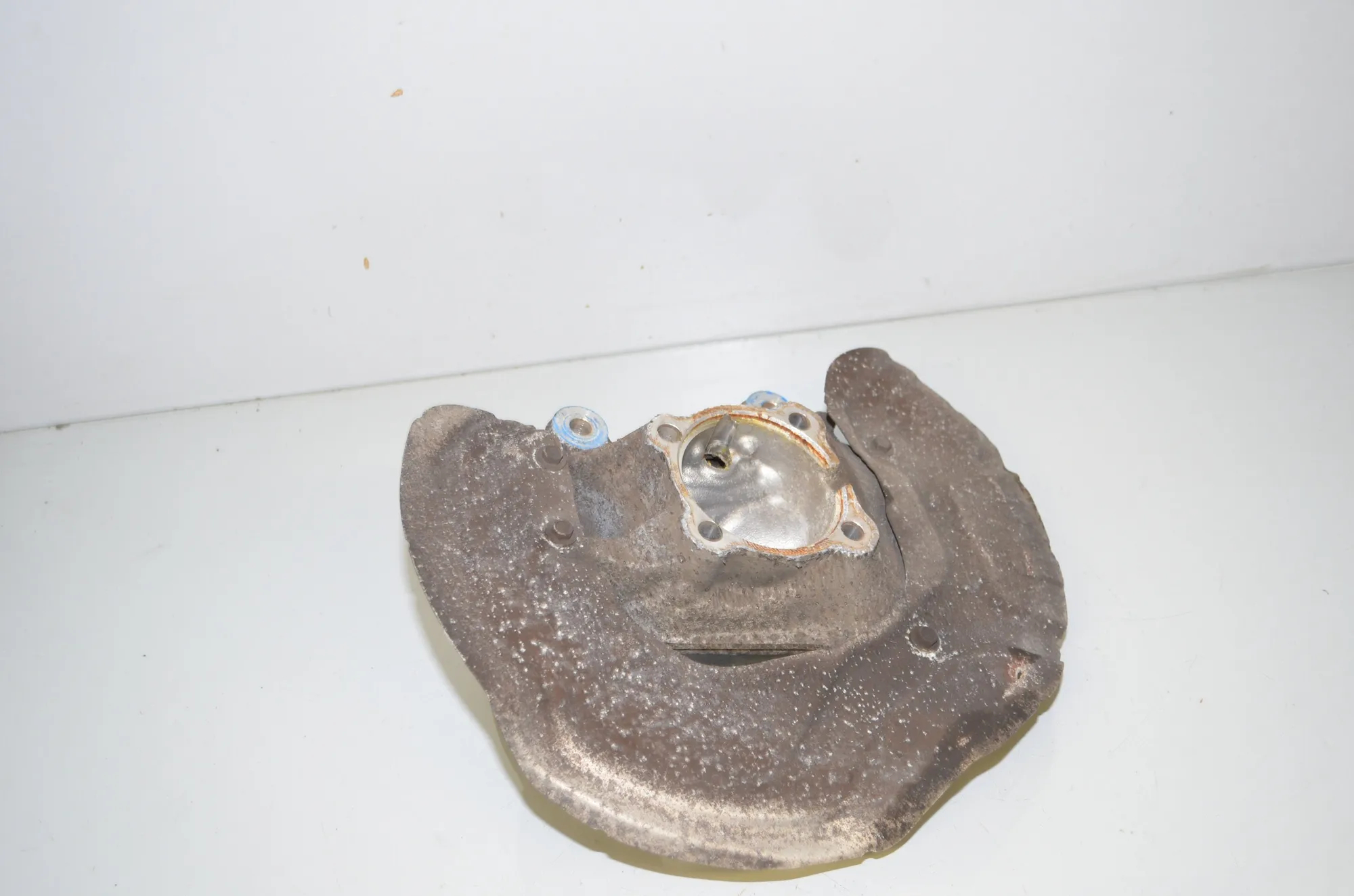 Front Left Wheel Hub – OEM 6792523 · BMW 3 (F30, F80) 330 d 2014 – 3