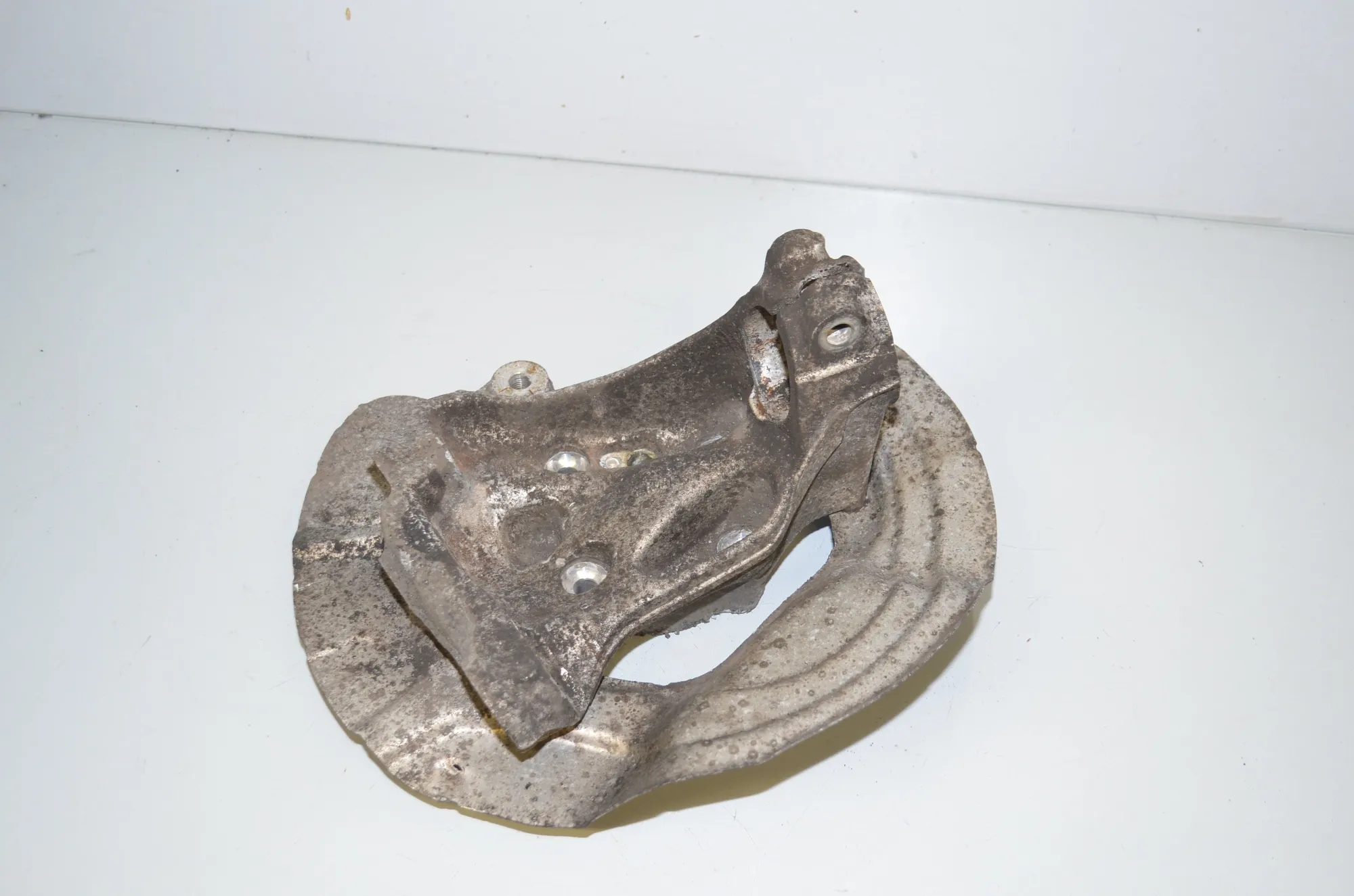 Front Left Wheel Hub – OEM 6792523 · BMW 3 (F30, F80) 330 d 2014 – 5