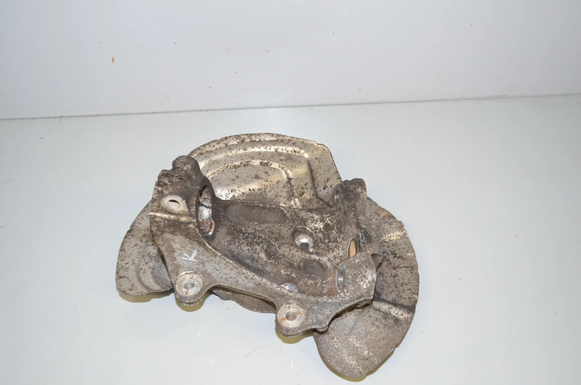 Front Left Wheel Hub – OEM 6792523 · BMW 3 (F30, F80) 330 d 2014 – 4