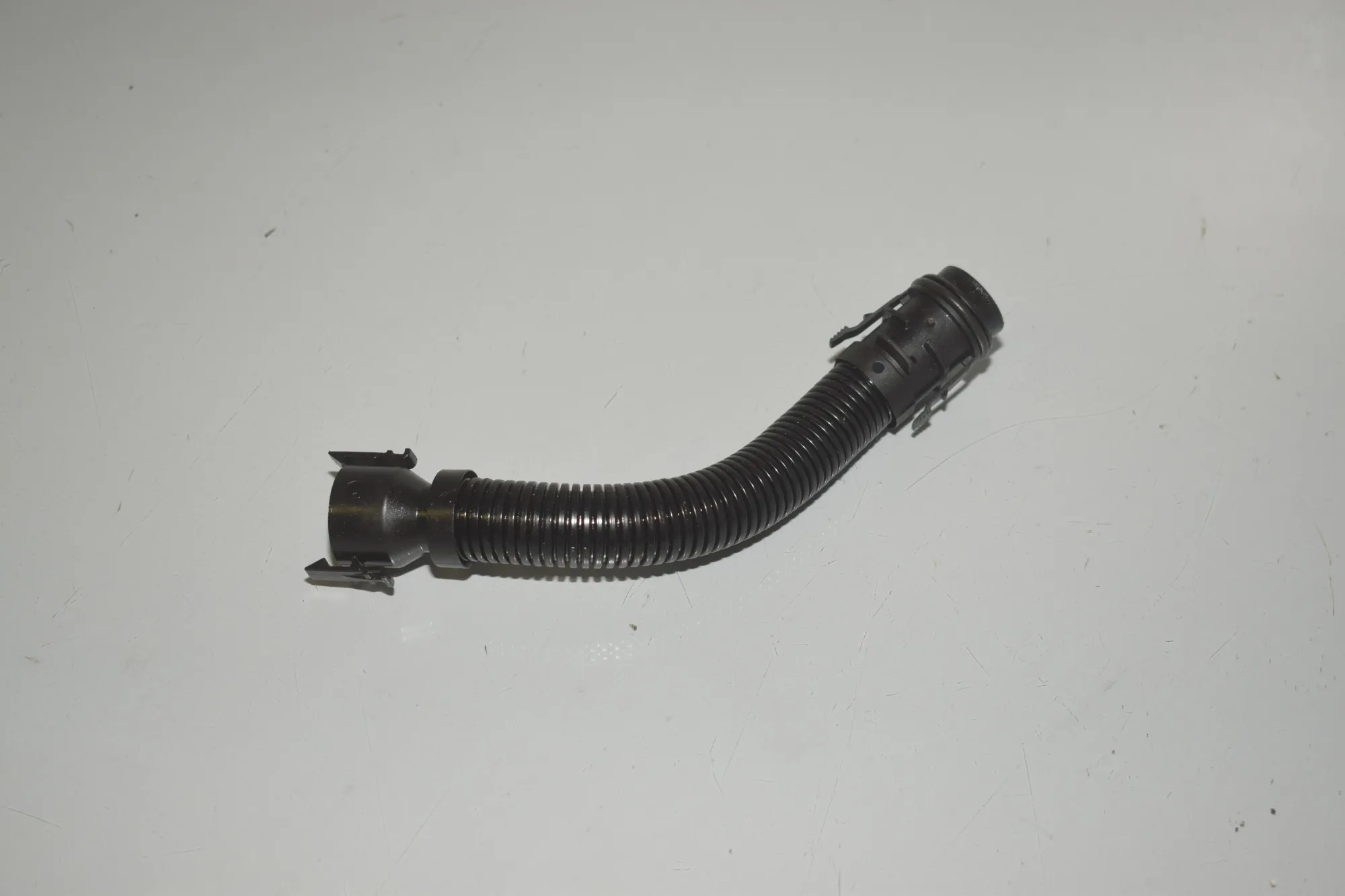 Breather Hose – OEM 586509-10 · BMW 5 Touring (F11) 530 d xDrive 2015