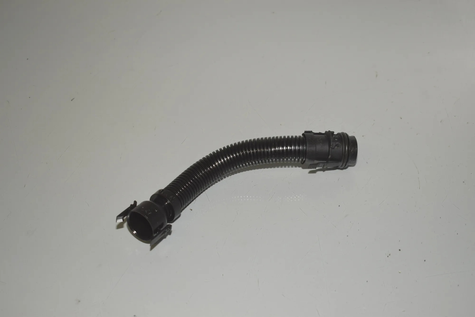 Breather Hose – OEM 586509-10 · BMW 5 Touring (F11) 530 d xDrive 2015 – 2