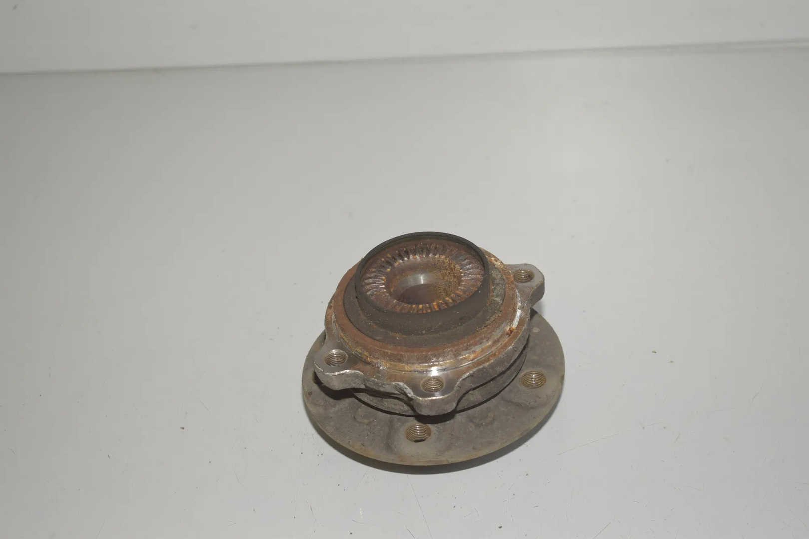 Front Left Wheel Bearing – OEM 6868480 · BMW 5 Touring (F11) 530 d xDrive 2015 – 3