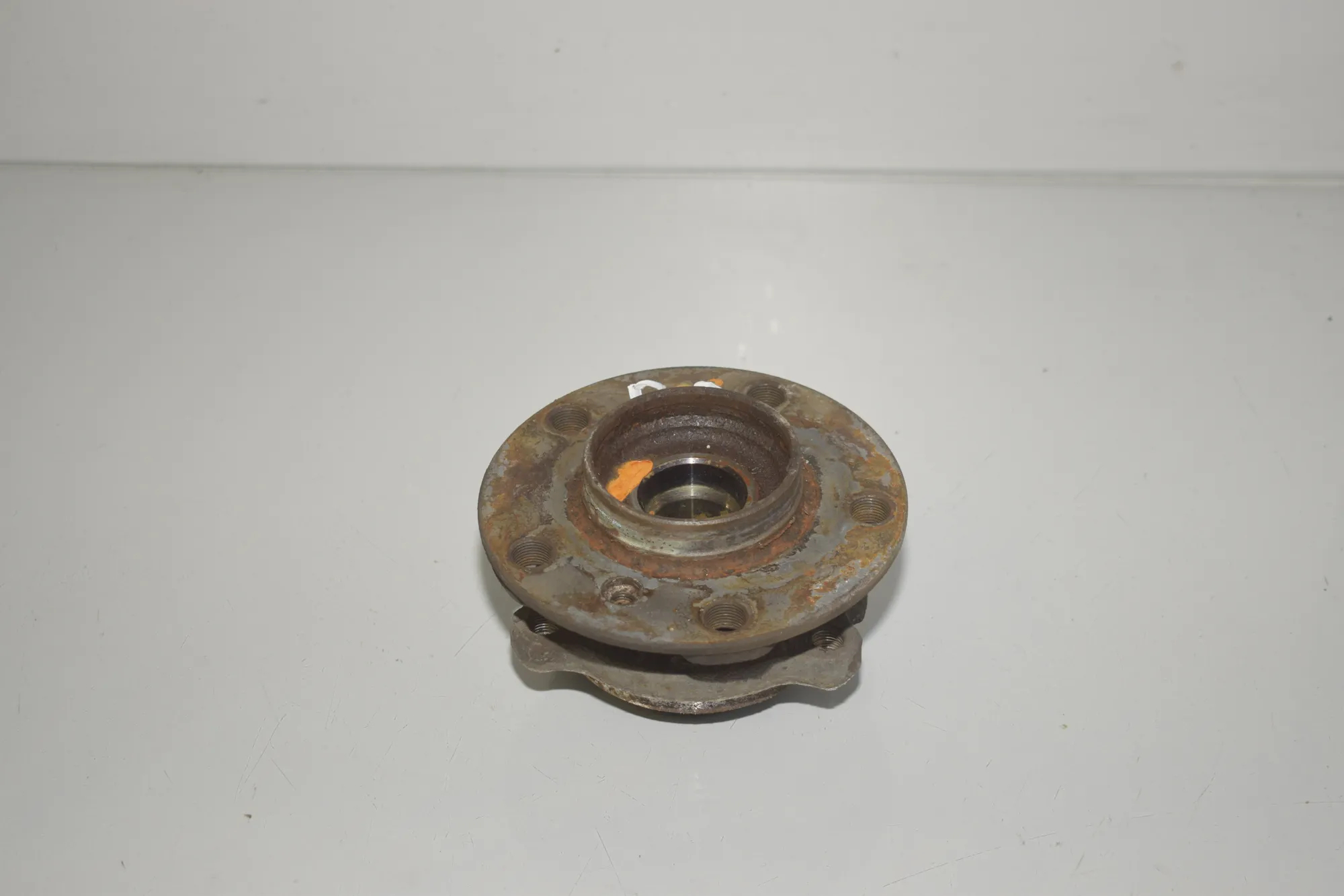 Front Right Wheel Bearing – OEM 6868480 · BMW 5 Touring (F11) 530 d xDrive 2015