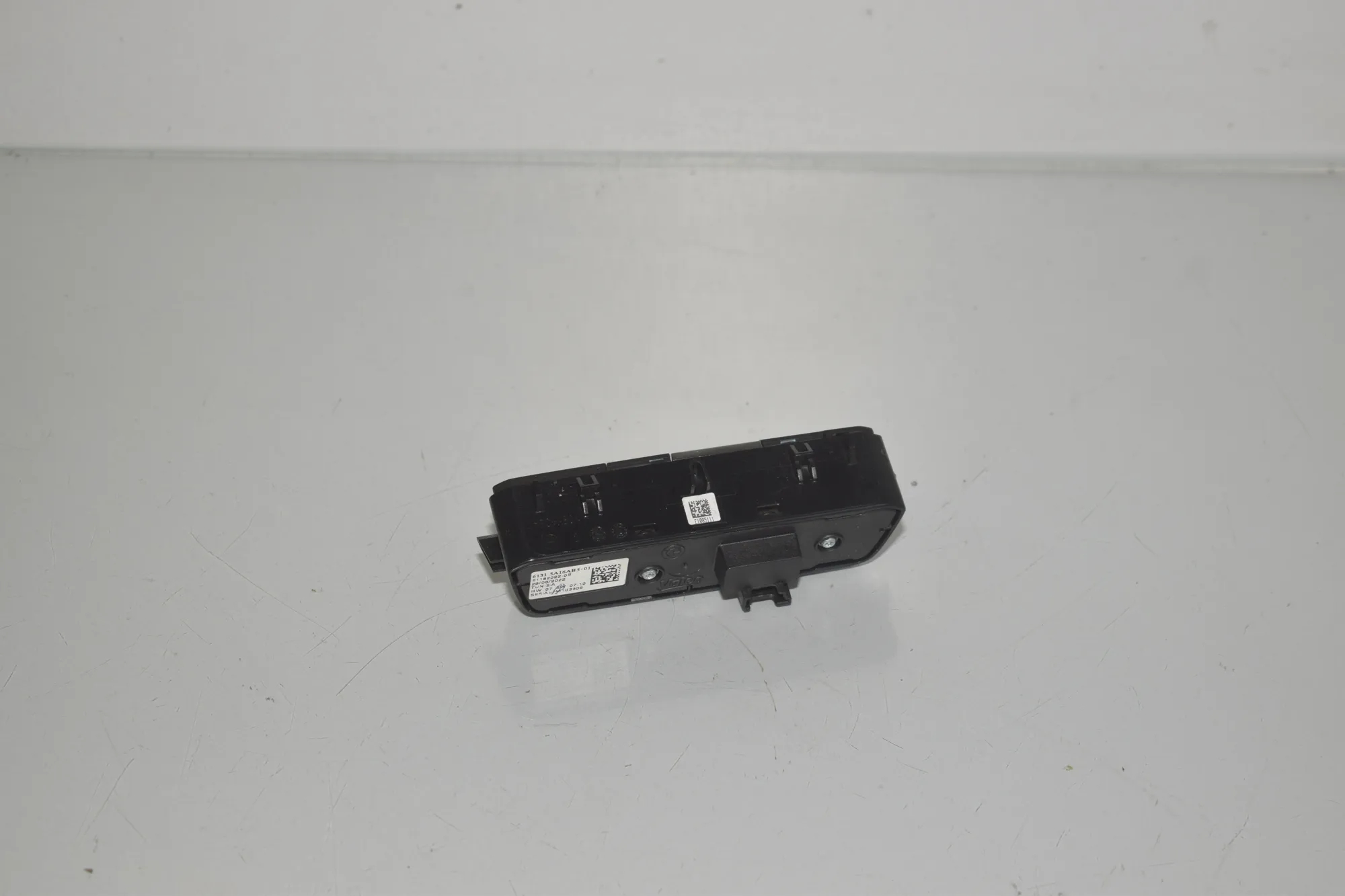 Headlight Switch Control Unit – OEM 5A16AB5 · BMW 1 (F40) BMW 1 (F40) (F40) 120 d 2020 – 3