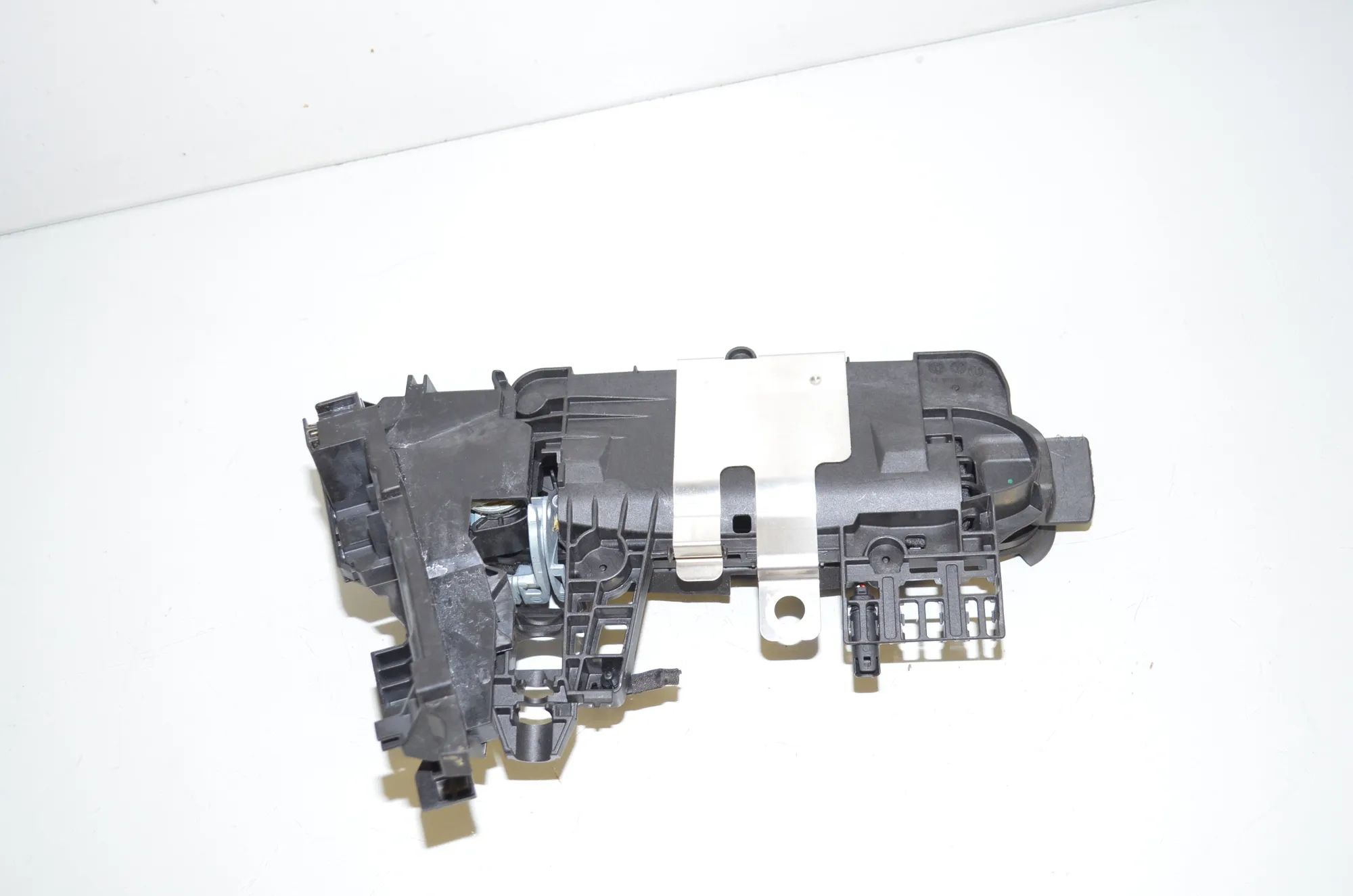 Front Left Door Interior Handle Frame – OEM 5A25811 · BMW i4 (G26) BMW i4 (G26) eDrive35 2023 – 4