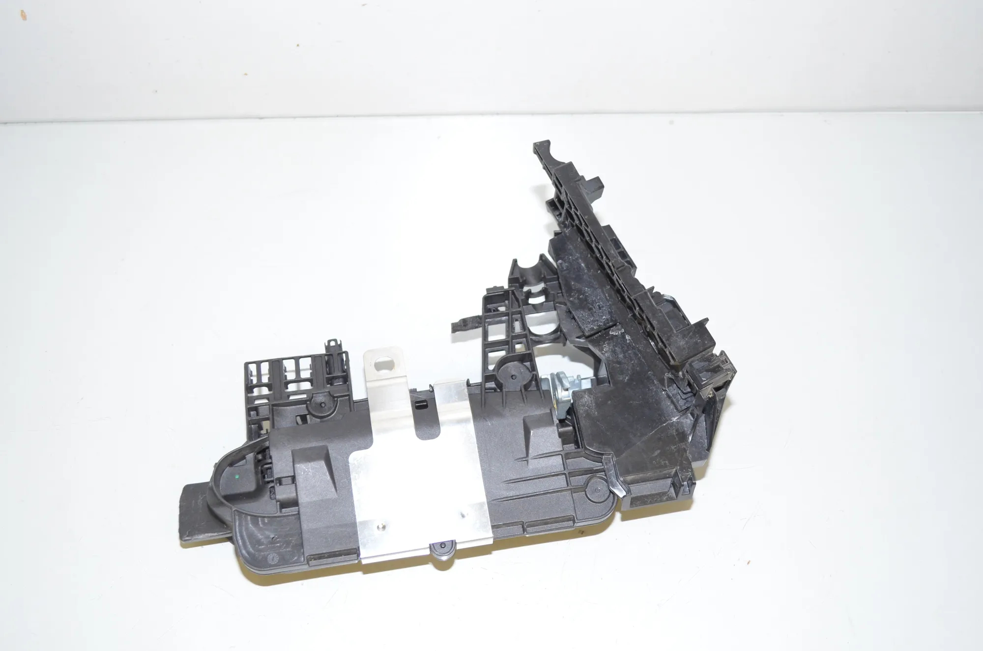 Front Left Door Interior Handle Frame – OEM 5A25811 · BMW i4 (G26) BMW i4 (G26) eDrive35 2023 – 3