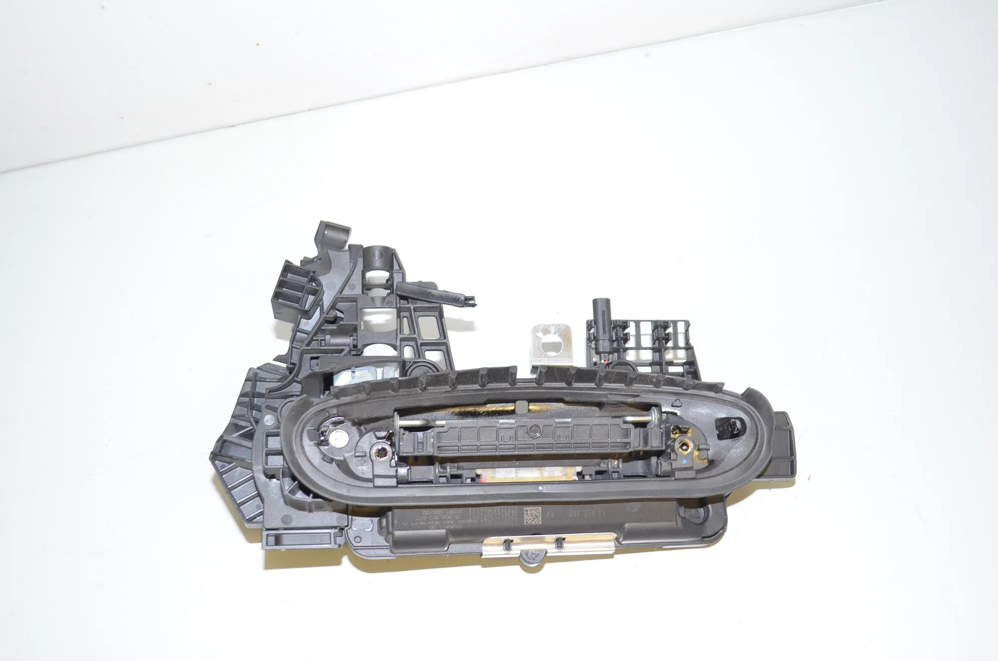 Front Left Door Interior Handle Frame – OEM 5A25811 · BMW i4 (G26) BMW i4 (G26) eDrive35 2023 – 2