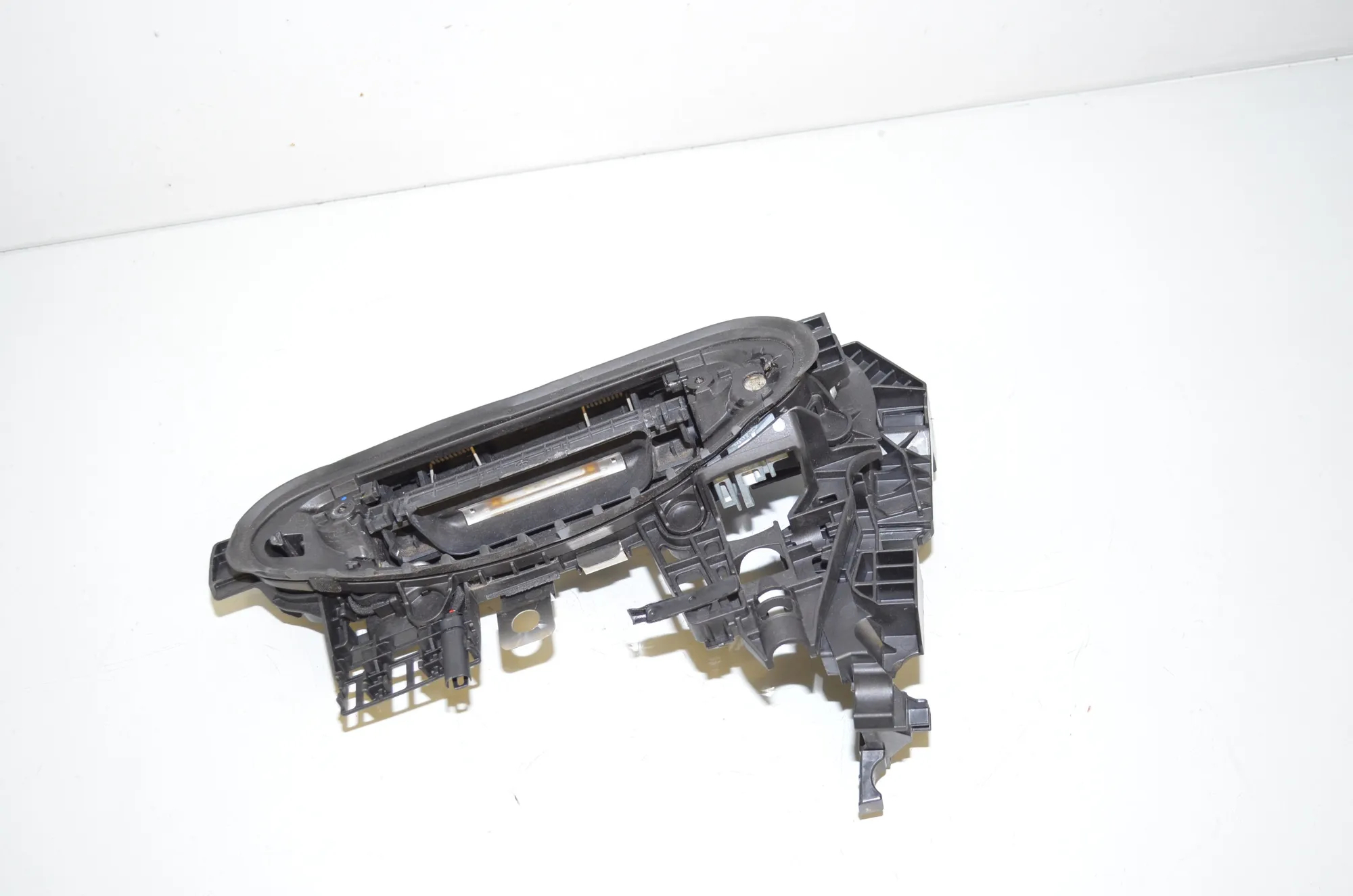 Front Left Door Interior Handle Frame – OEM 5A25811 · BMW i4 (G26) BMW i4 (G26) eDrive35 2023