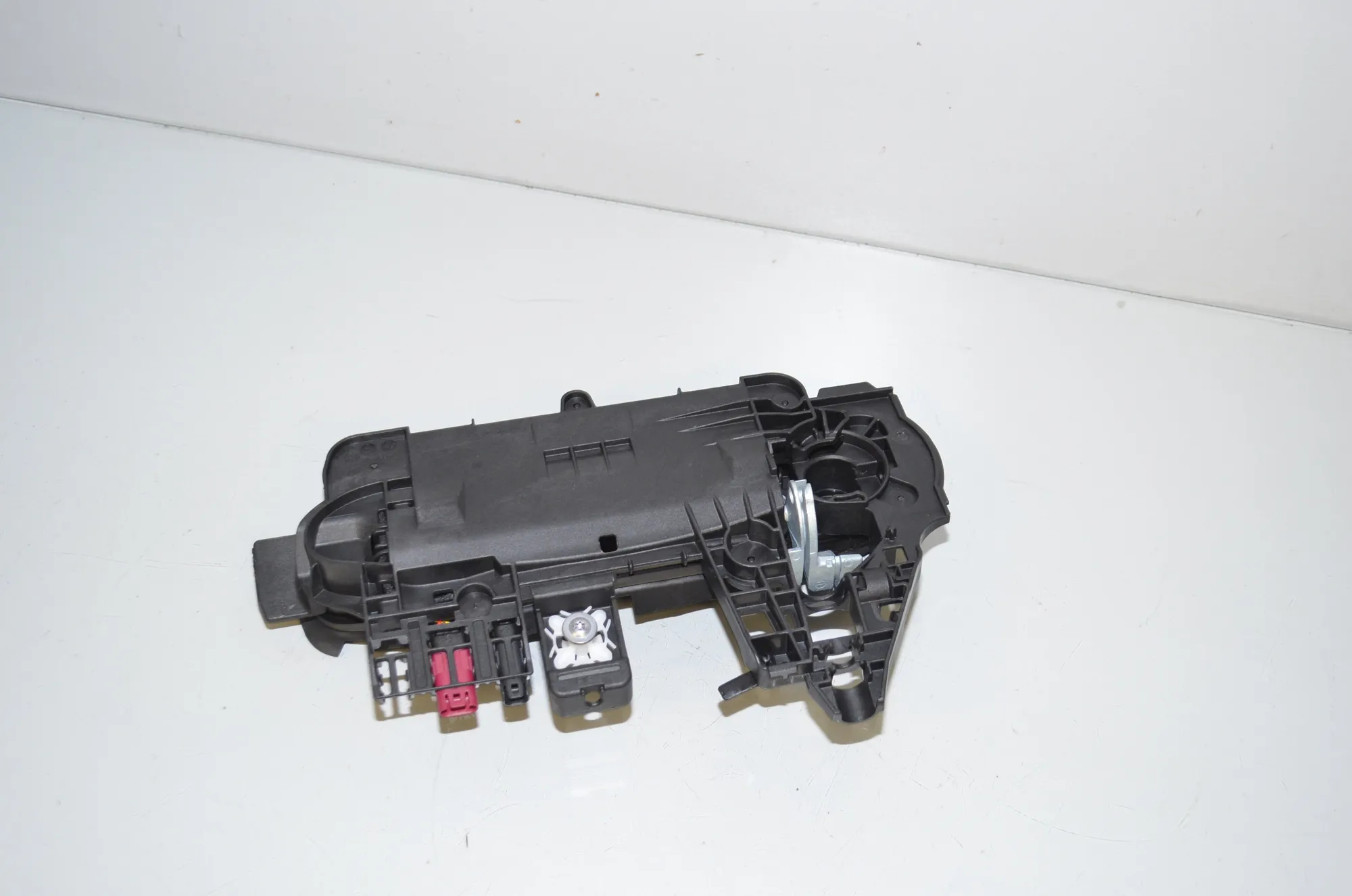 Front Right Door Interior Handle Frame – OEM 5A68EF4 · BMW i4 (G26) BMW i4 (G26) eDrive35 2023 – 4
