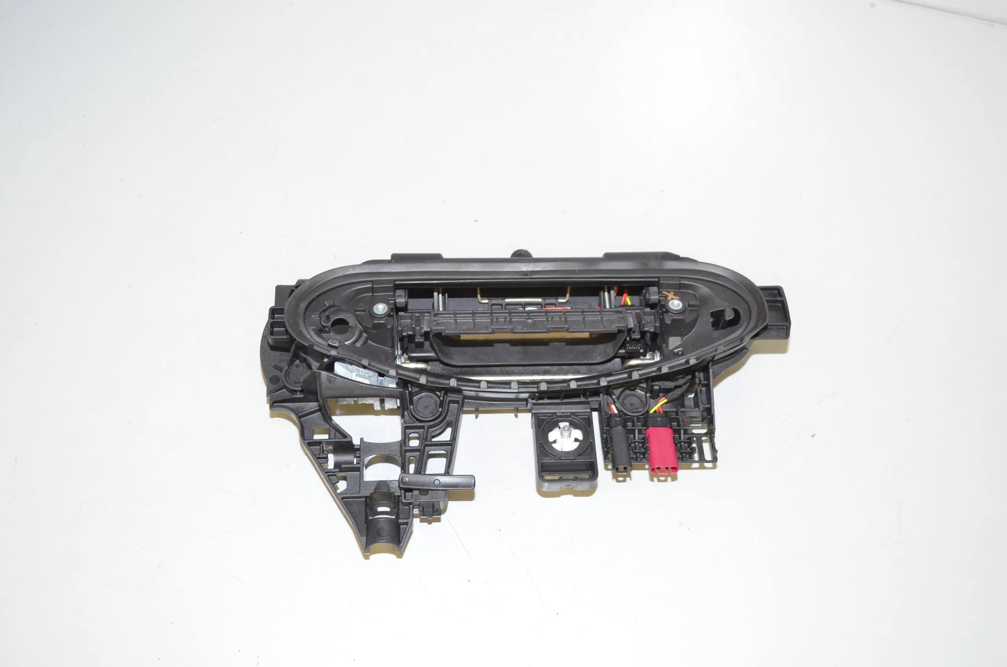 Front Right Door Interior Handle Frame – OEM 5A68EF4 · BMW i4 (G26) BMW i4 (G26) eDrive35 2023 – 2