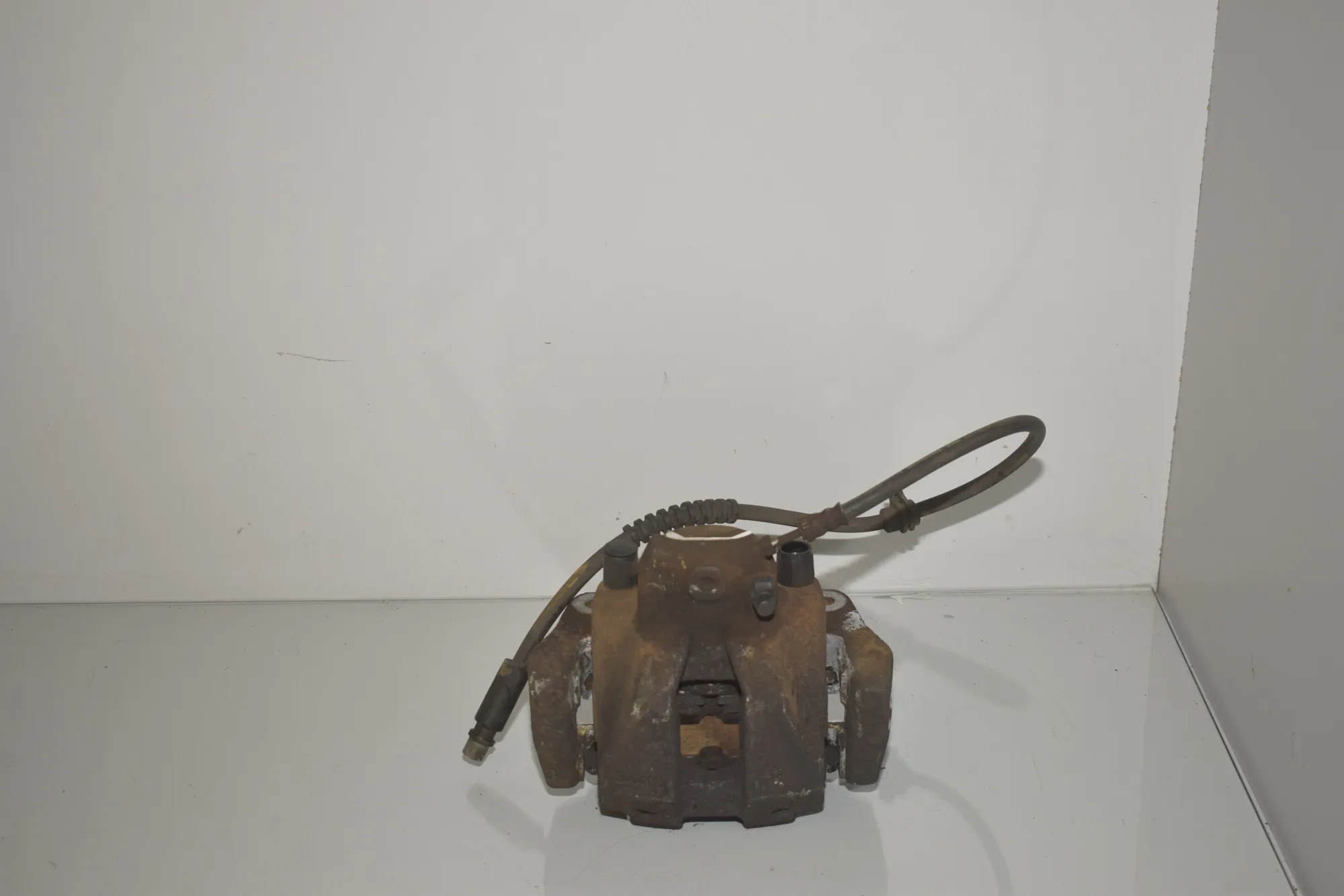 Front Right Brake Caliper – OEM 6852114 · BMW X3 (F25) xDrive 20 d 2011