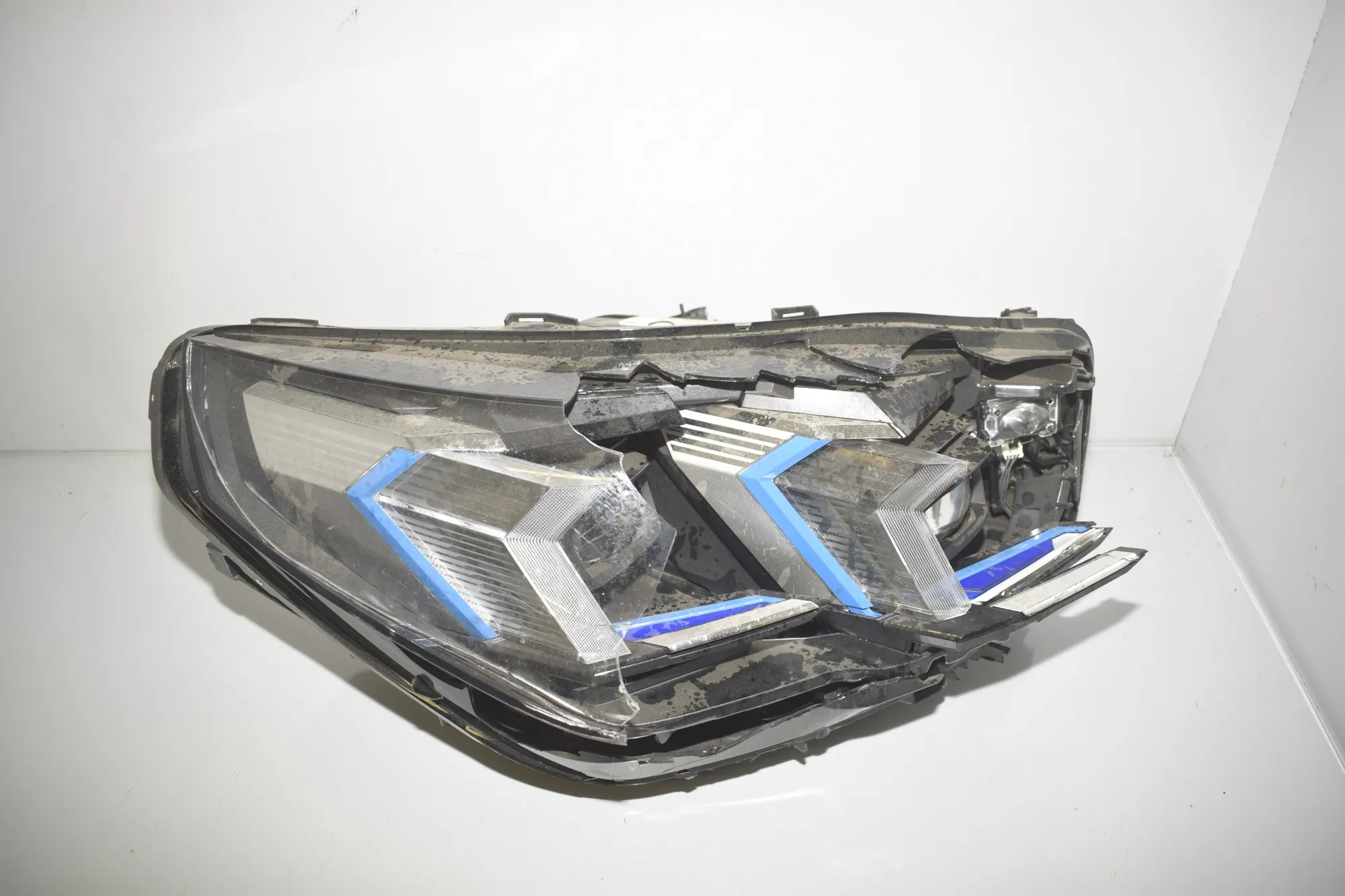 Front Right Headlight – OEM 5A77EB8 · BMW X2 (U10) BMW X2 (U10) xDrive 20 2024 – 2