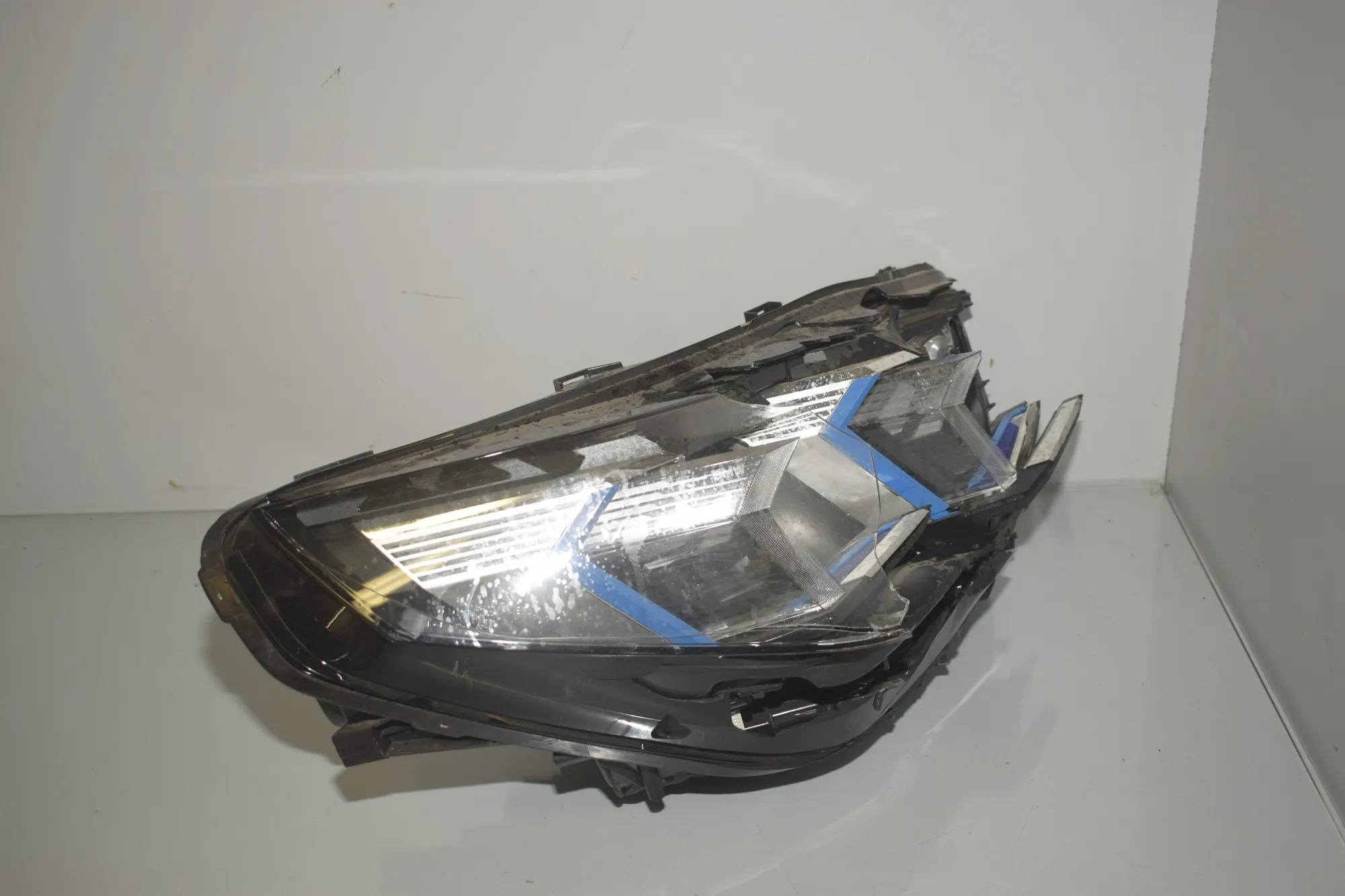 Front Right Headlight – OEM 5A77EB8 · BMW X2 (U10) BMW X2 (U10) xDrive 20 2024 – 3