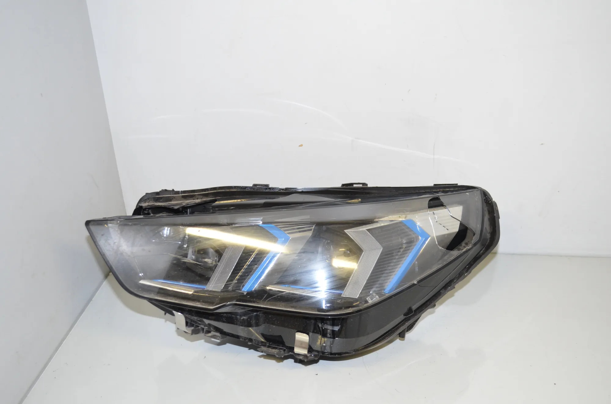 Front Left Headlight – OEM 5A77EB7 · BMW X2 (U10) BMW X2 (U10) xDrive 20 2024