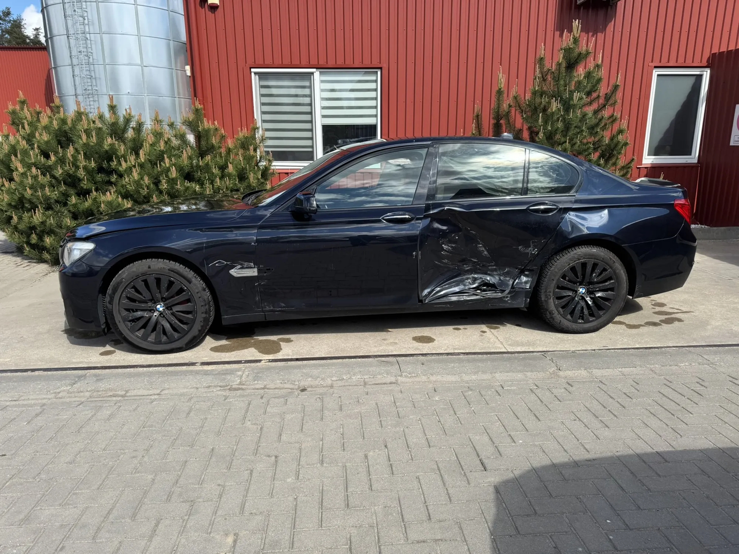 BMW 7 (F01, F02) 730 d 2009 – 4