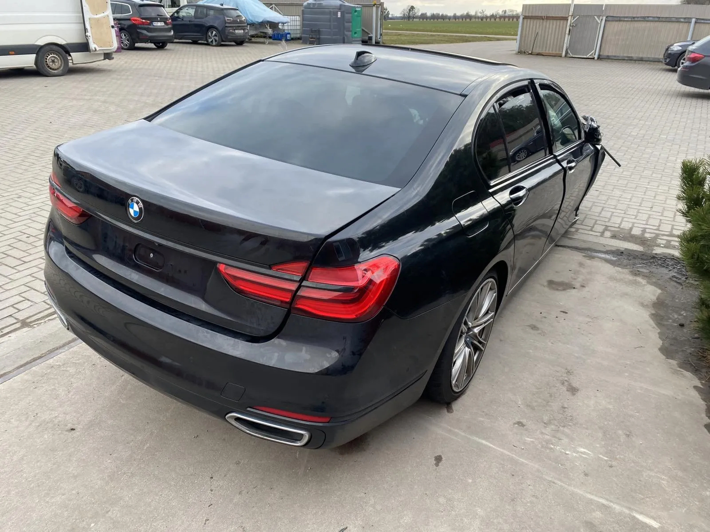 BMW 7 (G11, G12) 730 d 2016 – 7