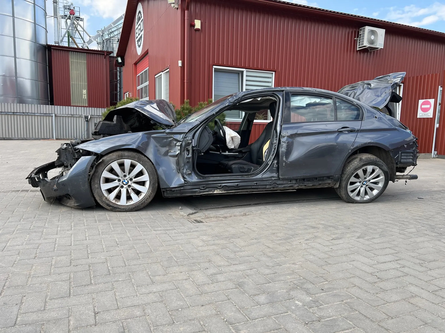 BMW 3 (F30, F80) 328 i xDrive 2012 – 4