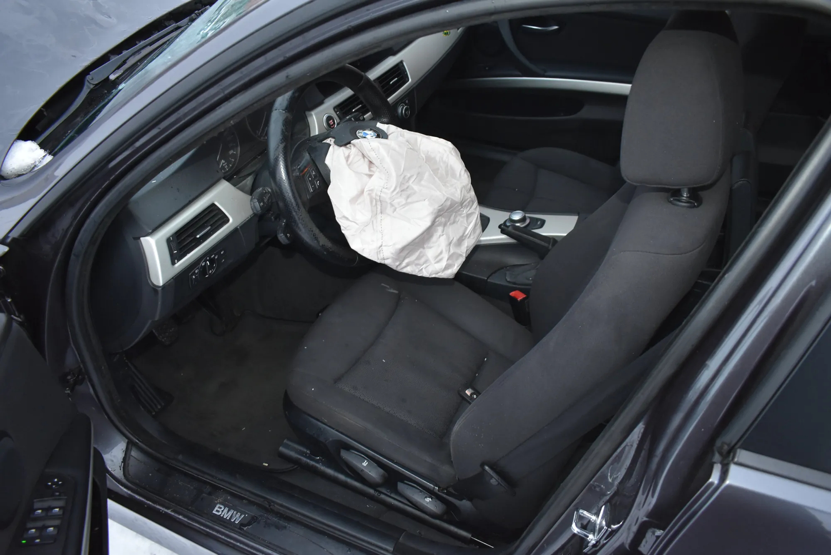 BMW 3 (E90) 318 d 2008 – 9
