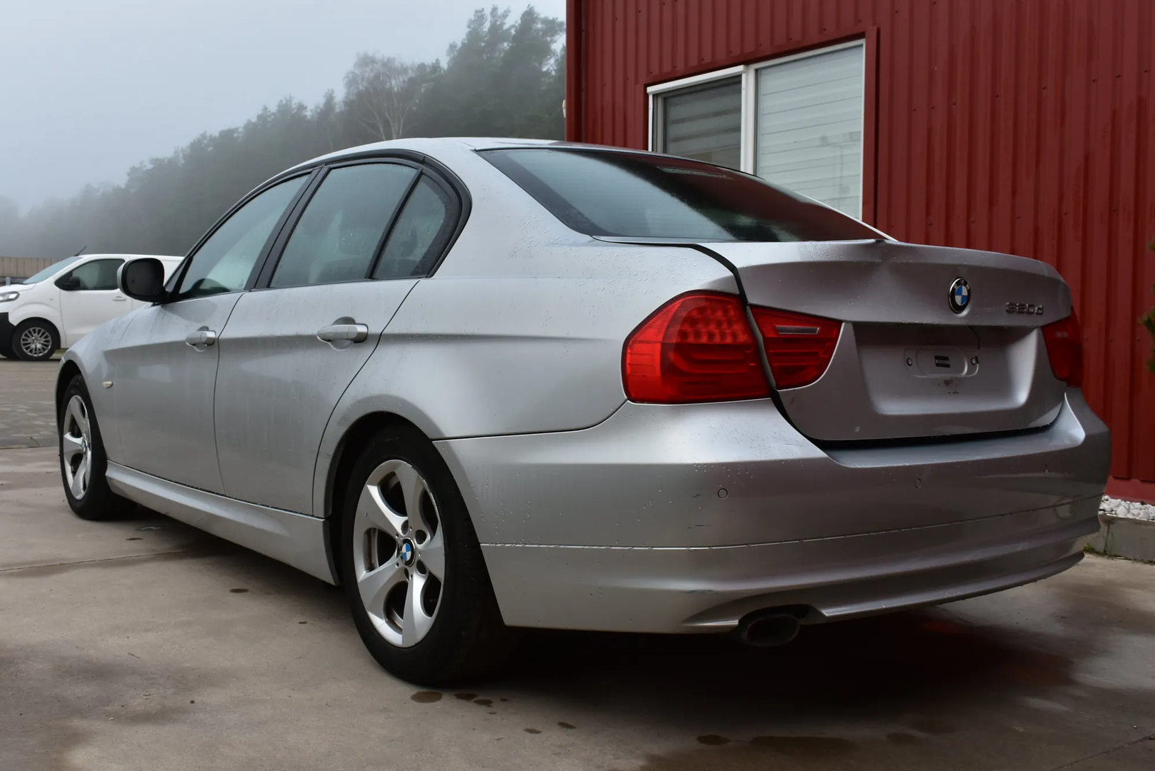 BMW 3 (E90) 320 d 2010 – 4
