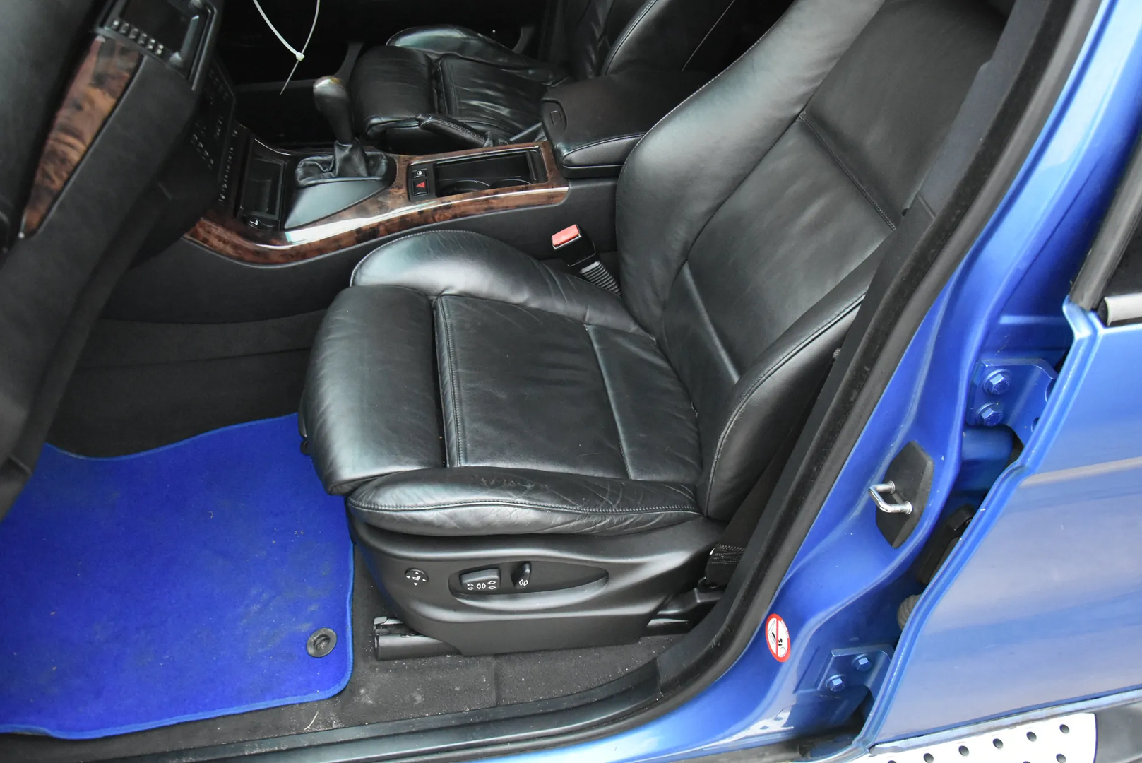 BMW X5 (E53) 4.6 is 2002 – 8