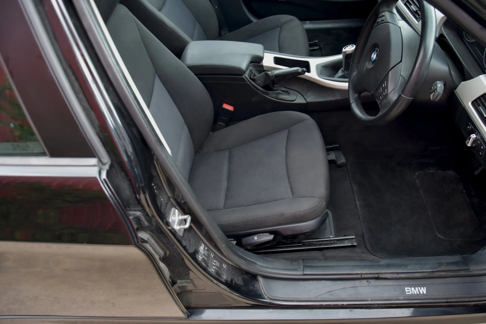 BMW 3 (E90) 318 d 2010 – 7
