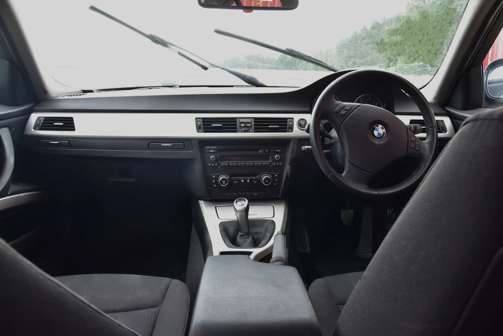 BMW 3 (E90) 318 d 2010 – 6