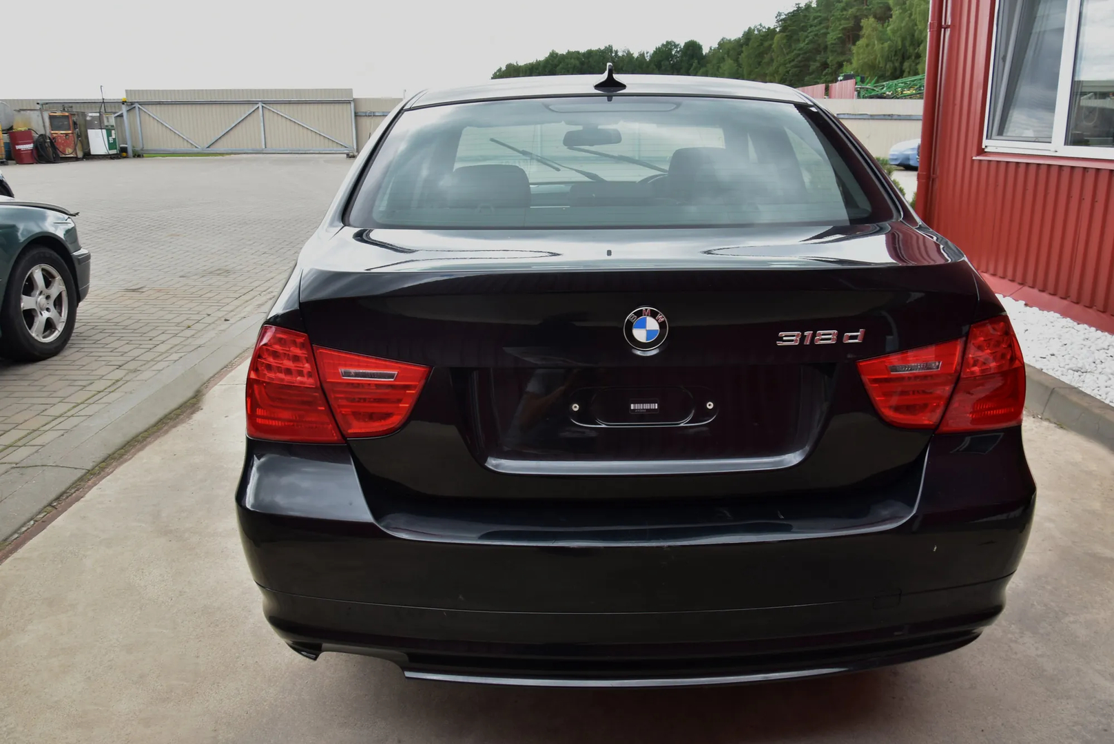 BMW 3 (E90) 318 d 2010 – 5