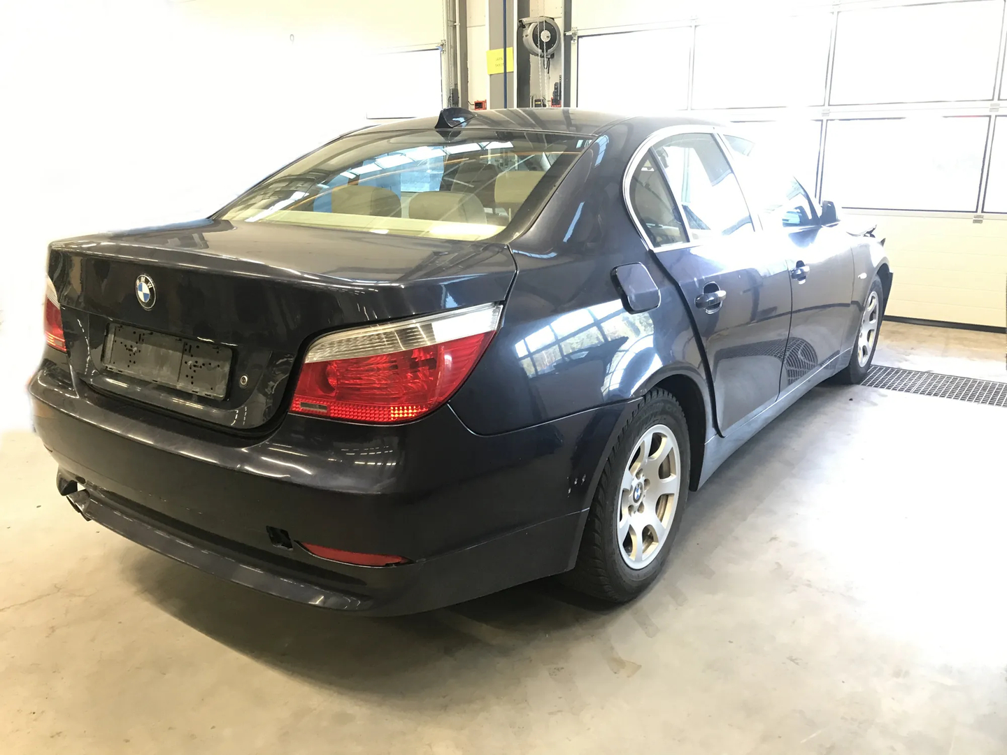BMW 5 (E60) 520 i 2003 – 3